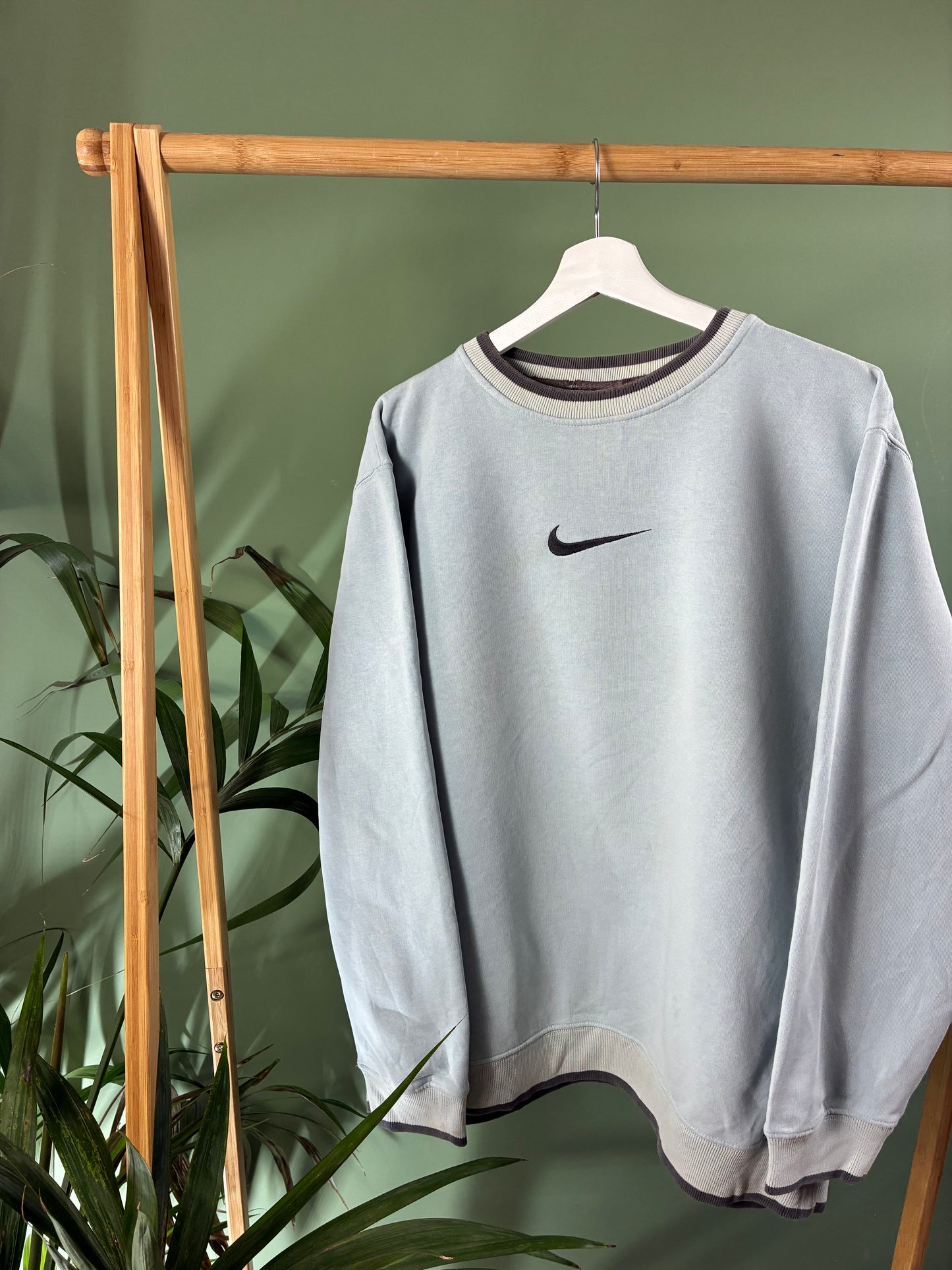 NIKE center swoosh sweater maat L