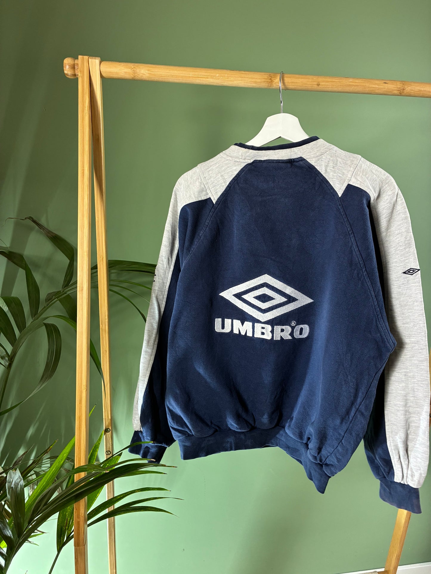 Umbro 90s logo sweater maat L