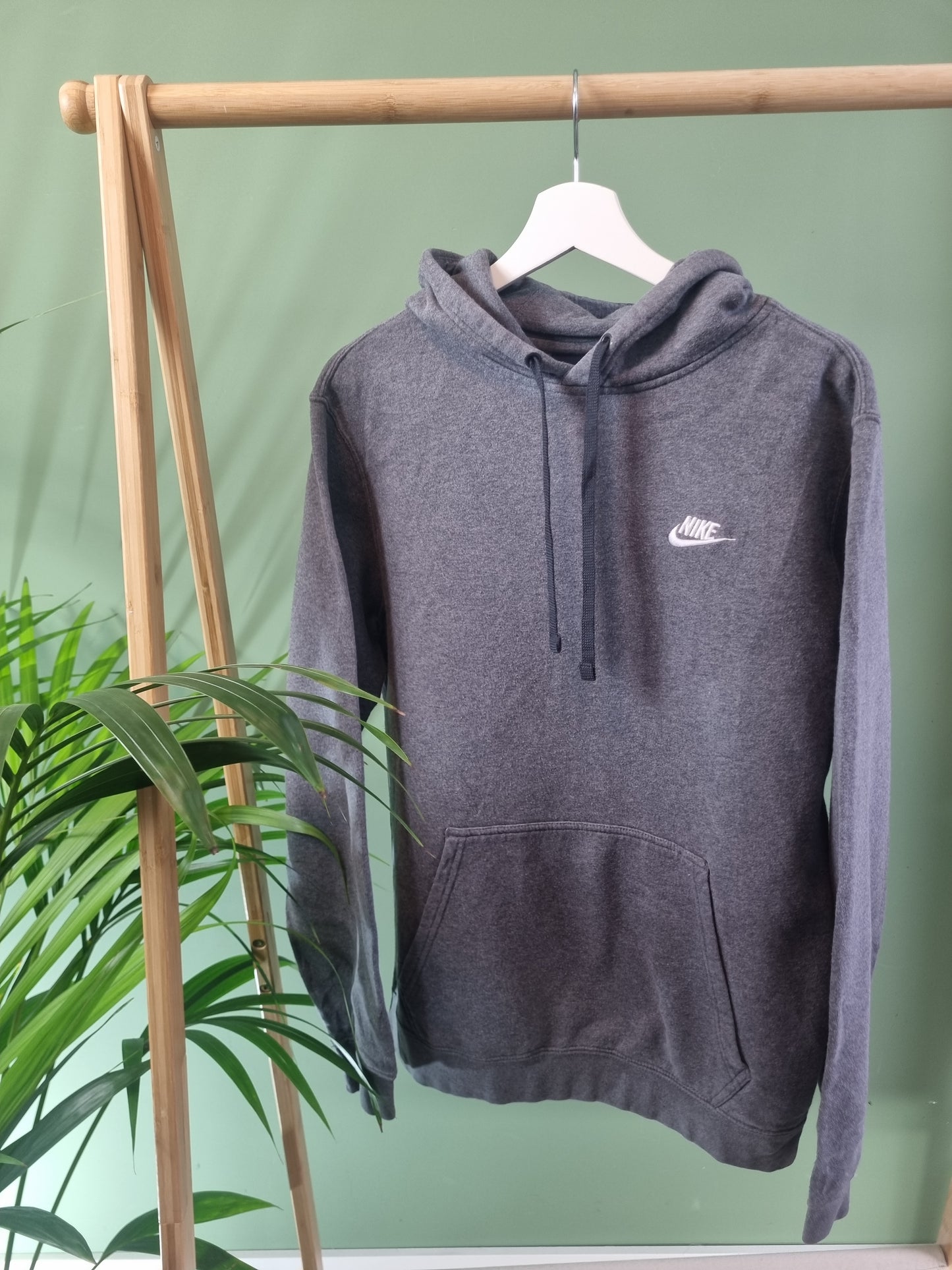 Nike chest logo hoodie maat M