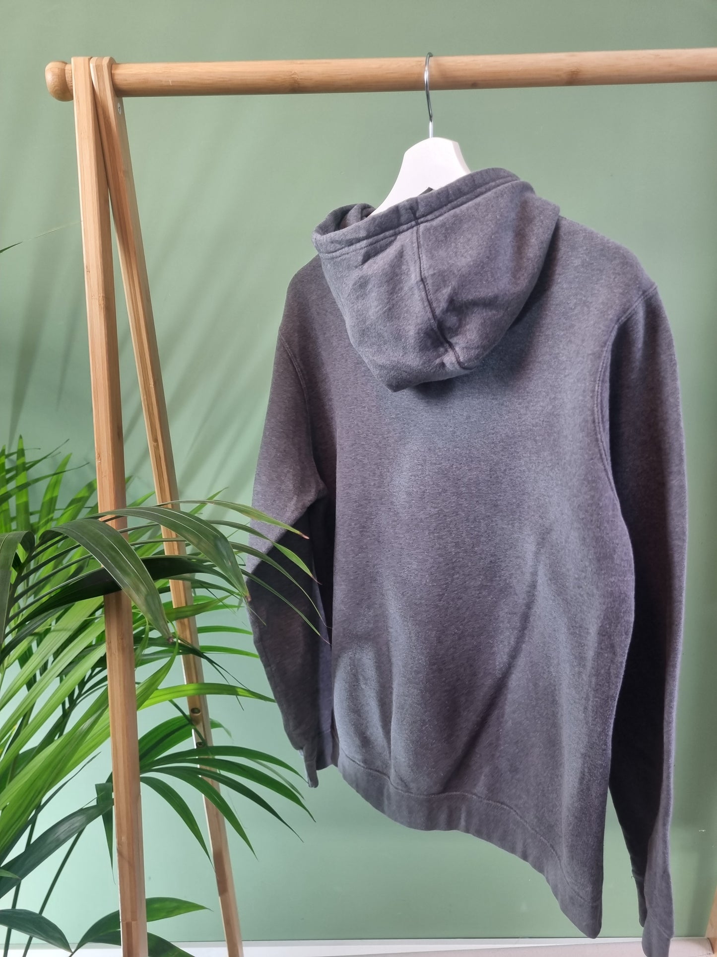 Nike chest logo hoodie maat M