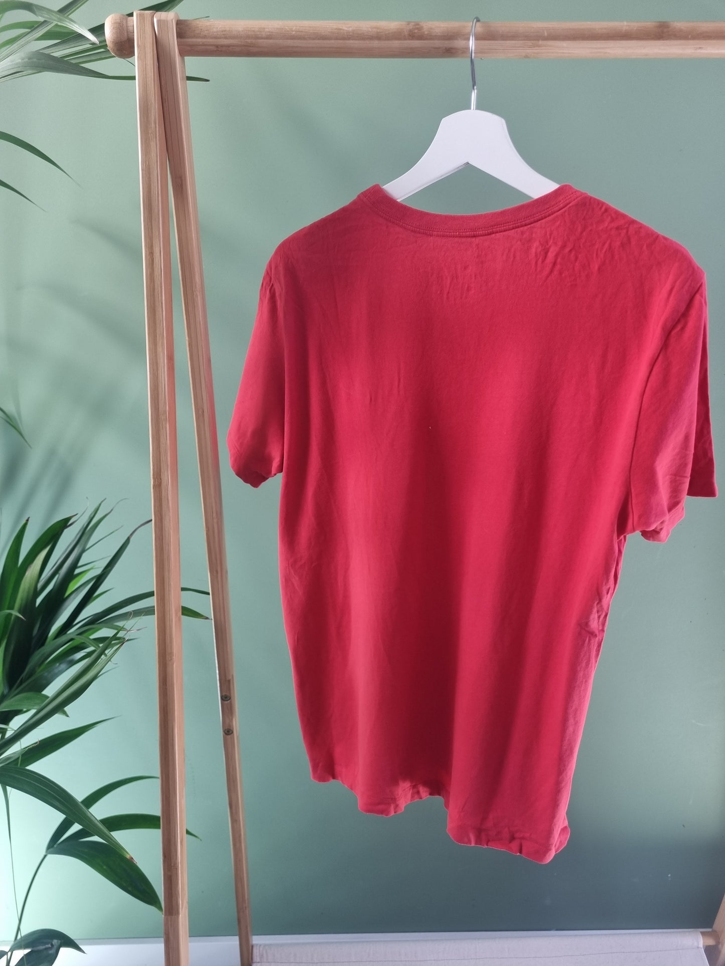 Nike embroidered chest logo tee maat M