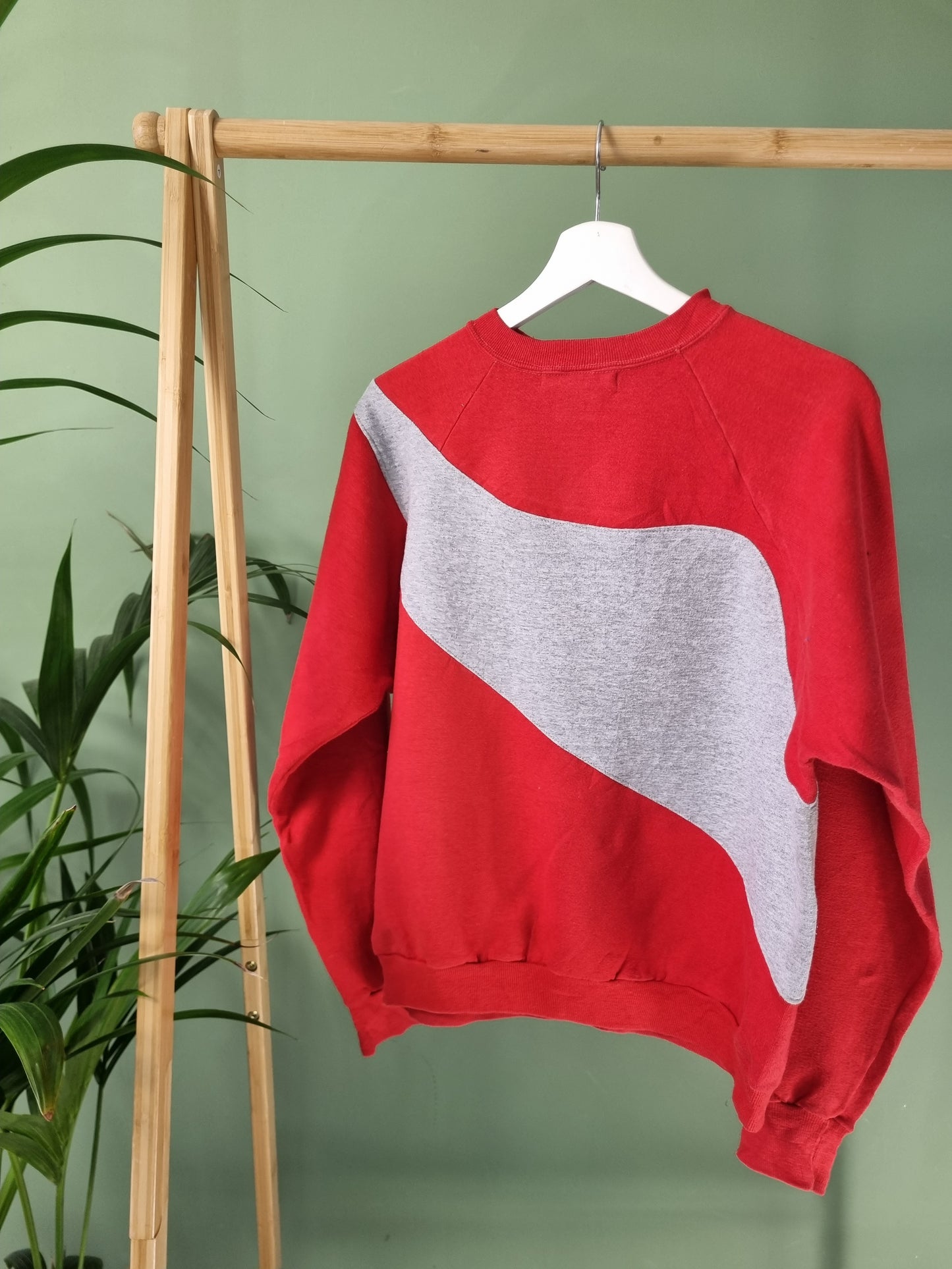 Nike reworked big swoosh sweater maat M