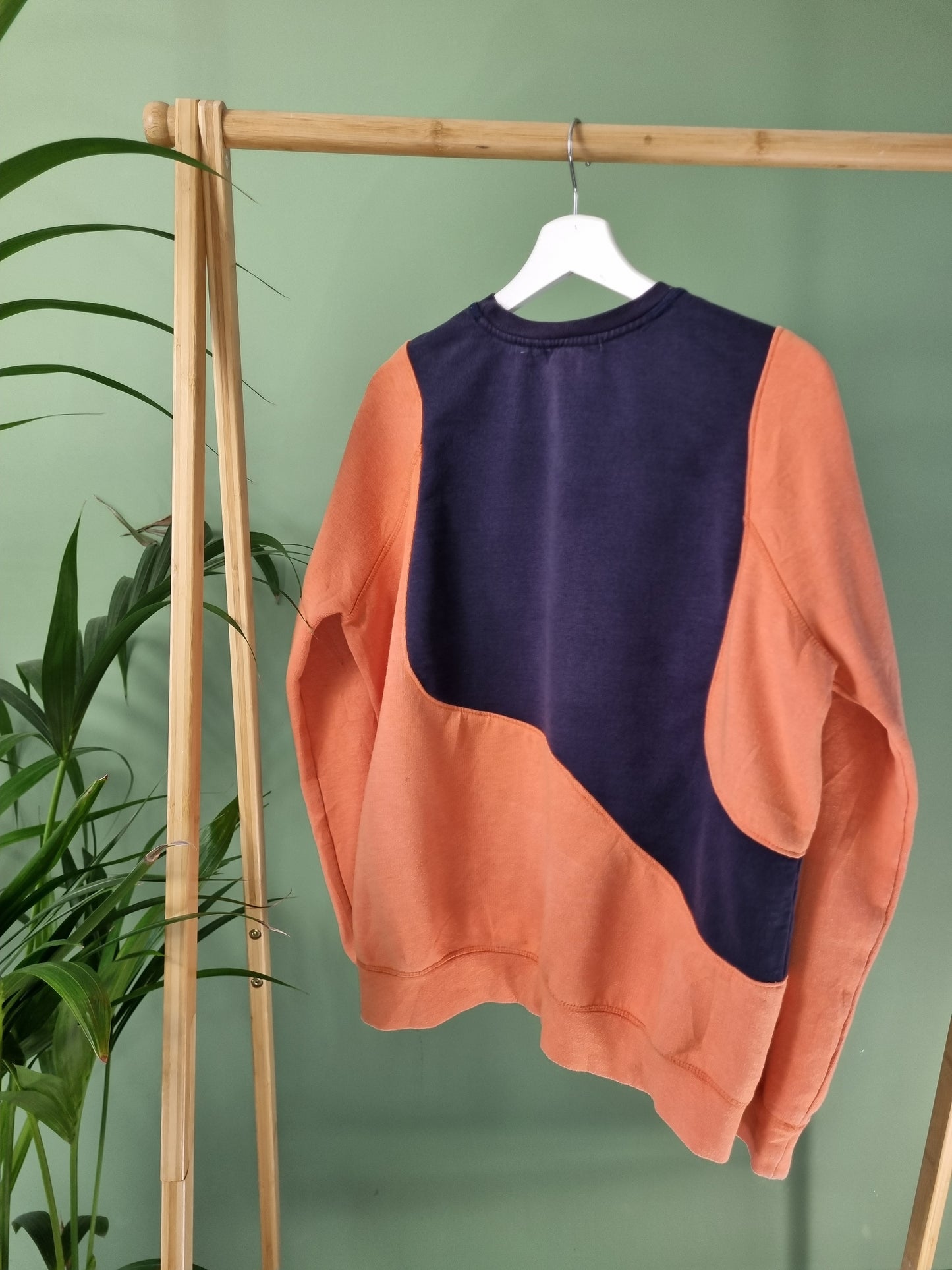 Nike reworked spell out sweater maat M