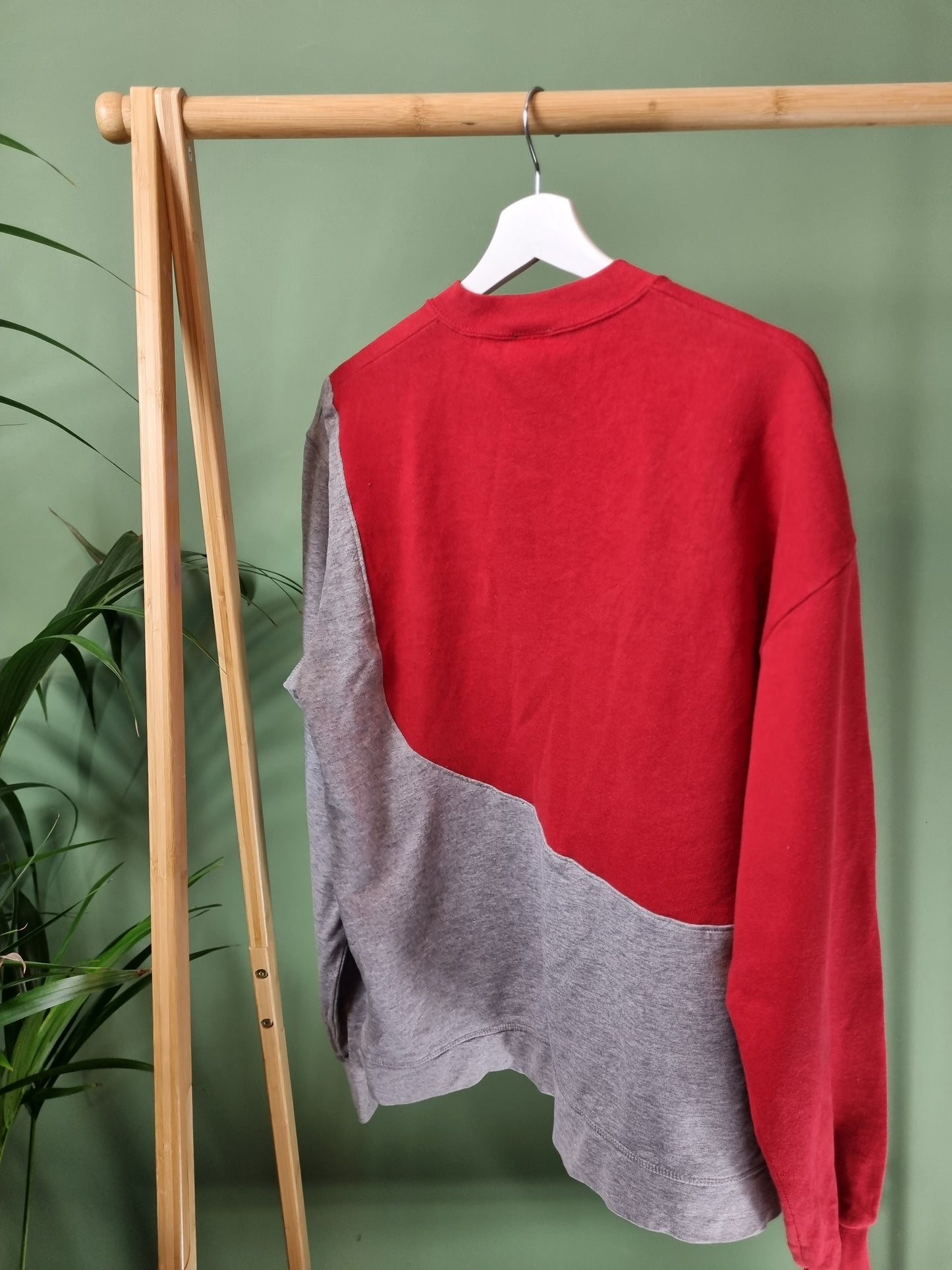 Nike reworked spell out sweater maat M
