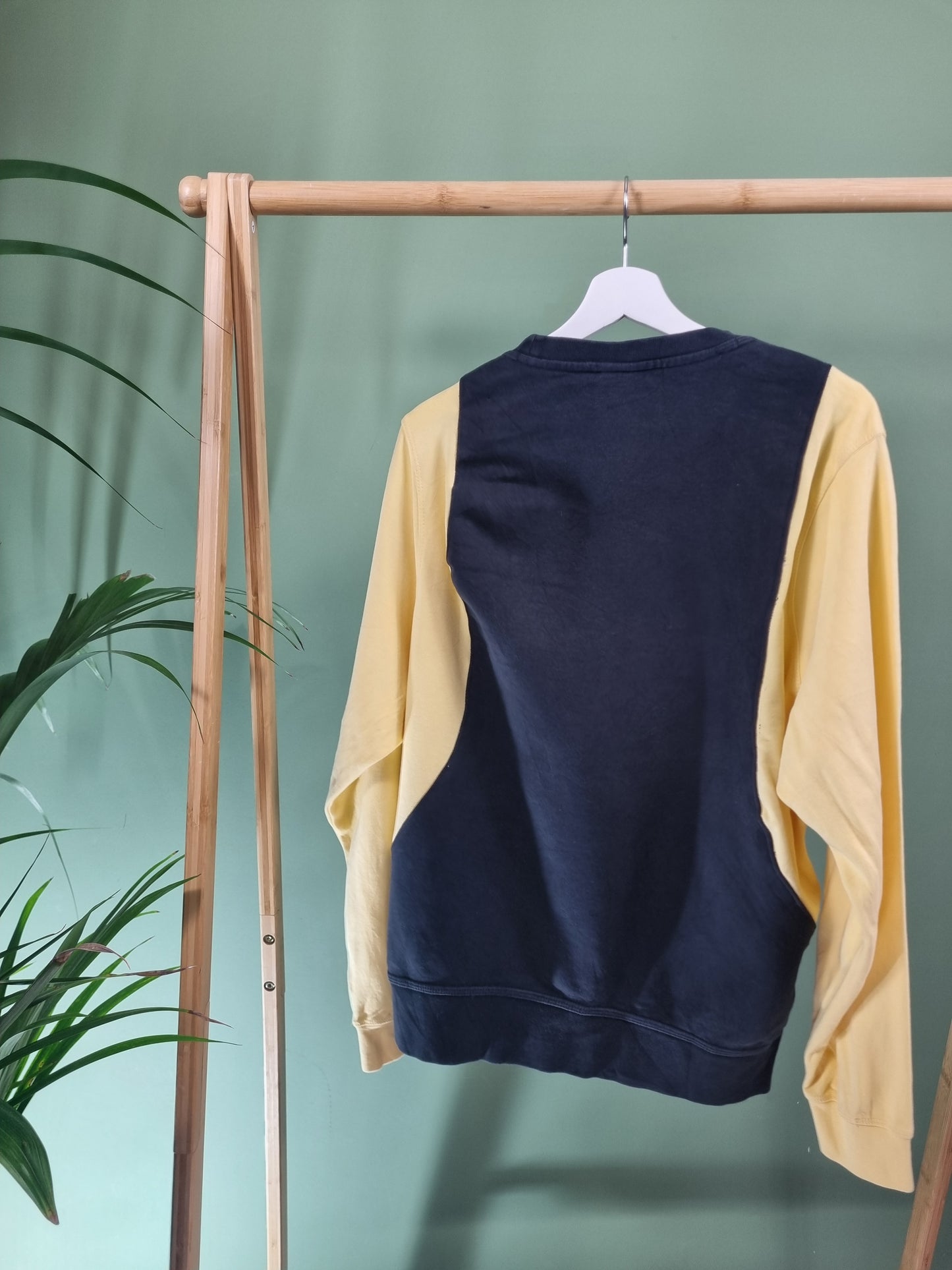 Nike chest swoosh reworked sweater maat M