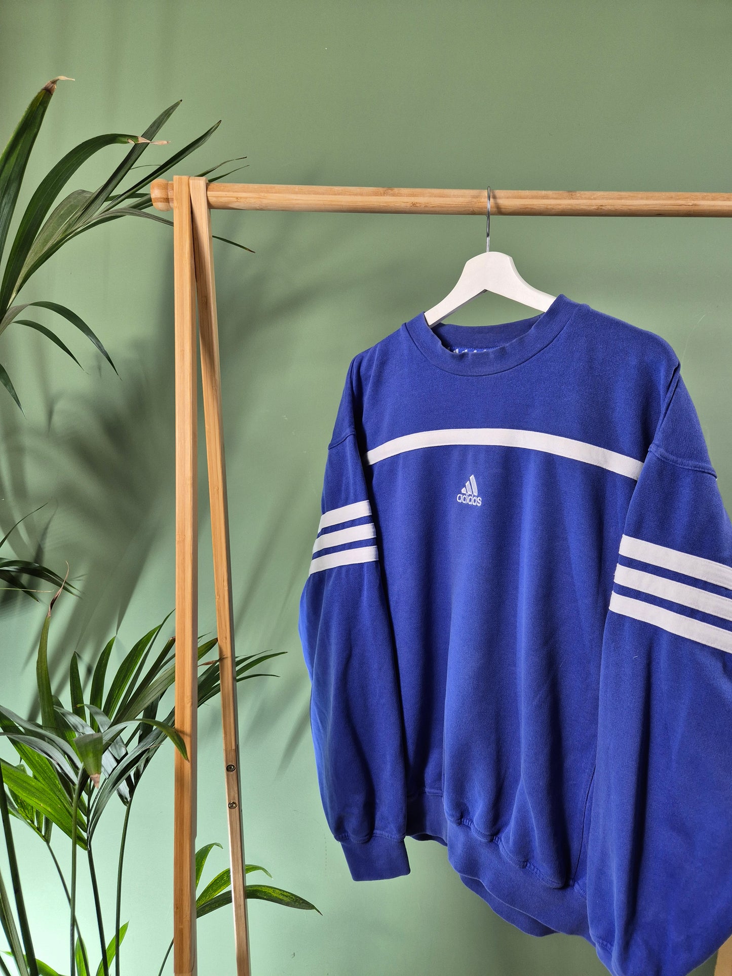 Adidas 90s center logo sweater maat L