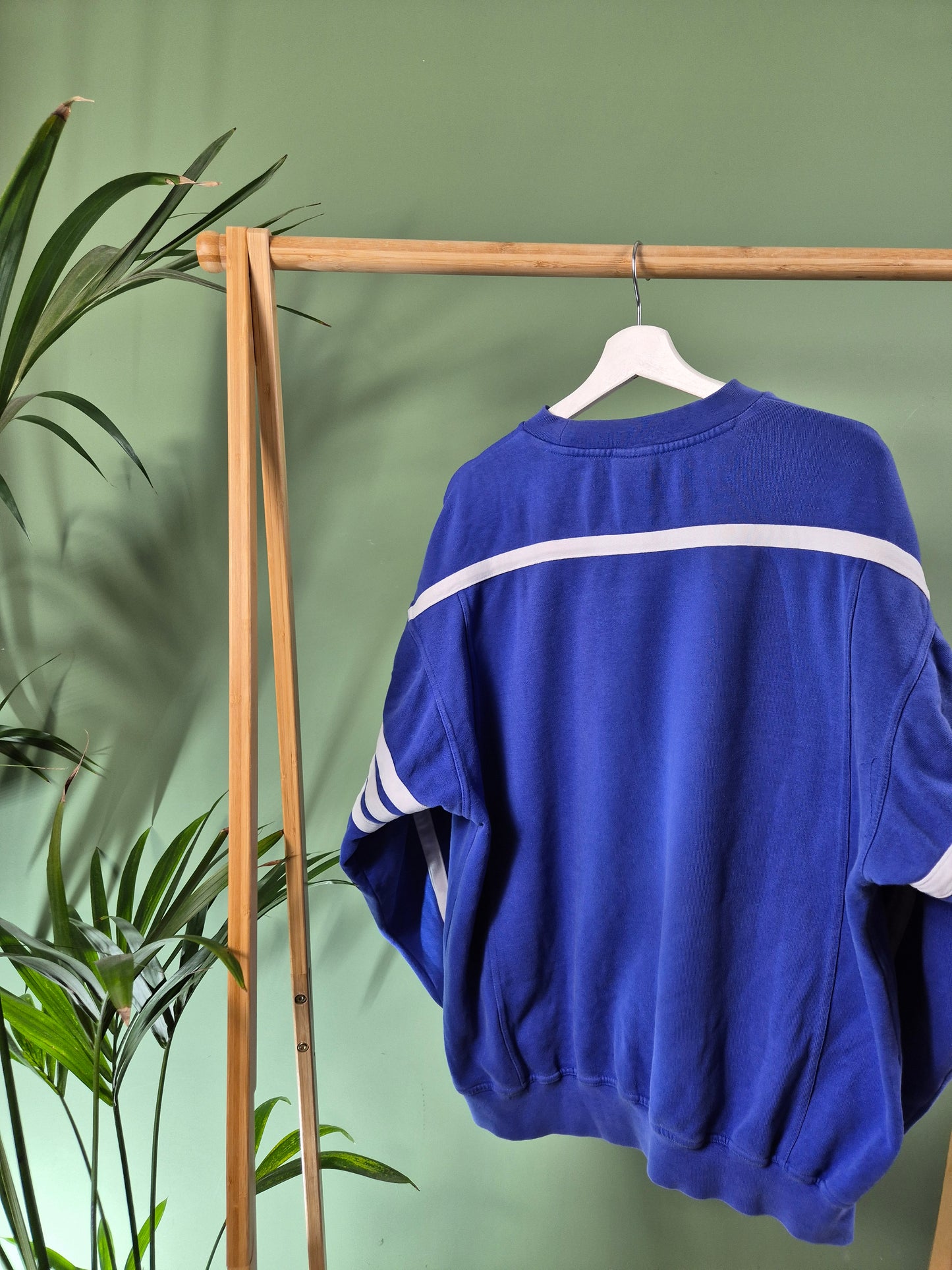 Adidas 90s center logo sweater maat L