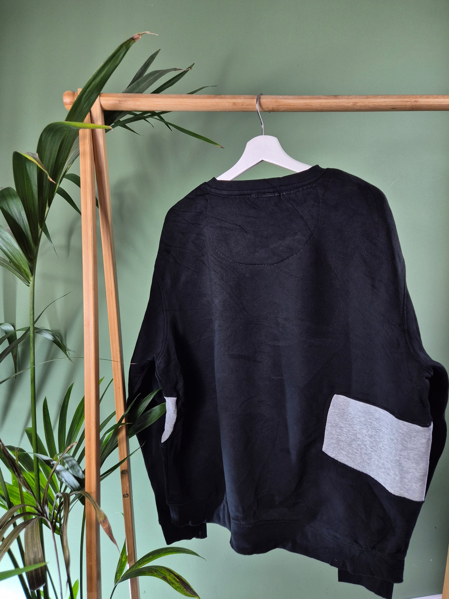 Nike chest logo rework sweater maat XL