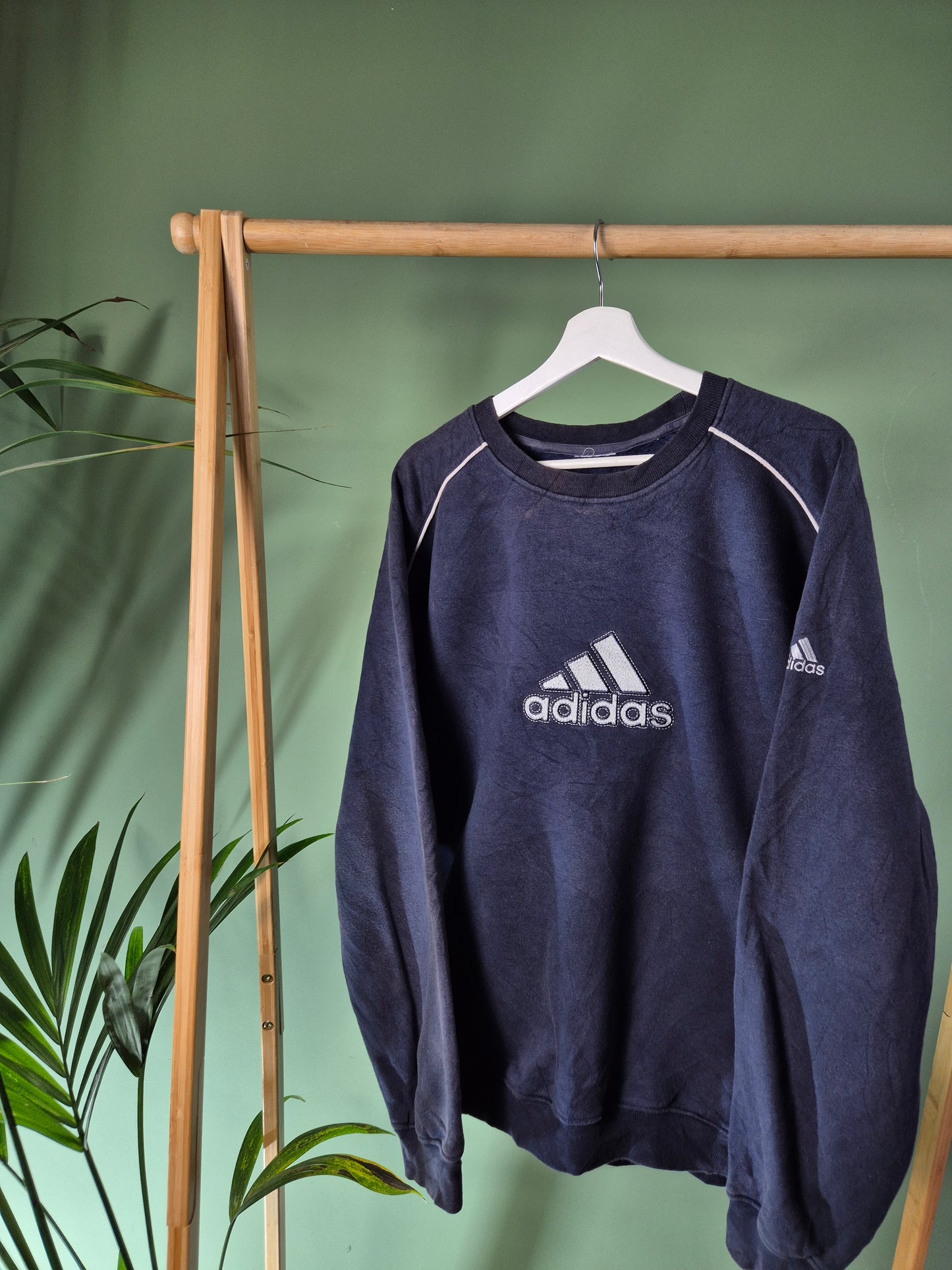 Adidas 90s front logo sweater maat XL