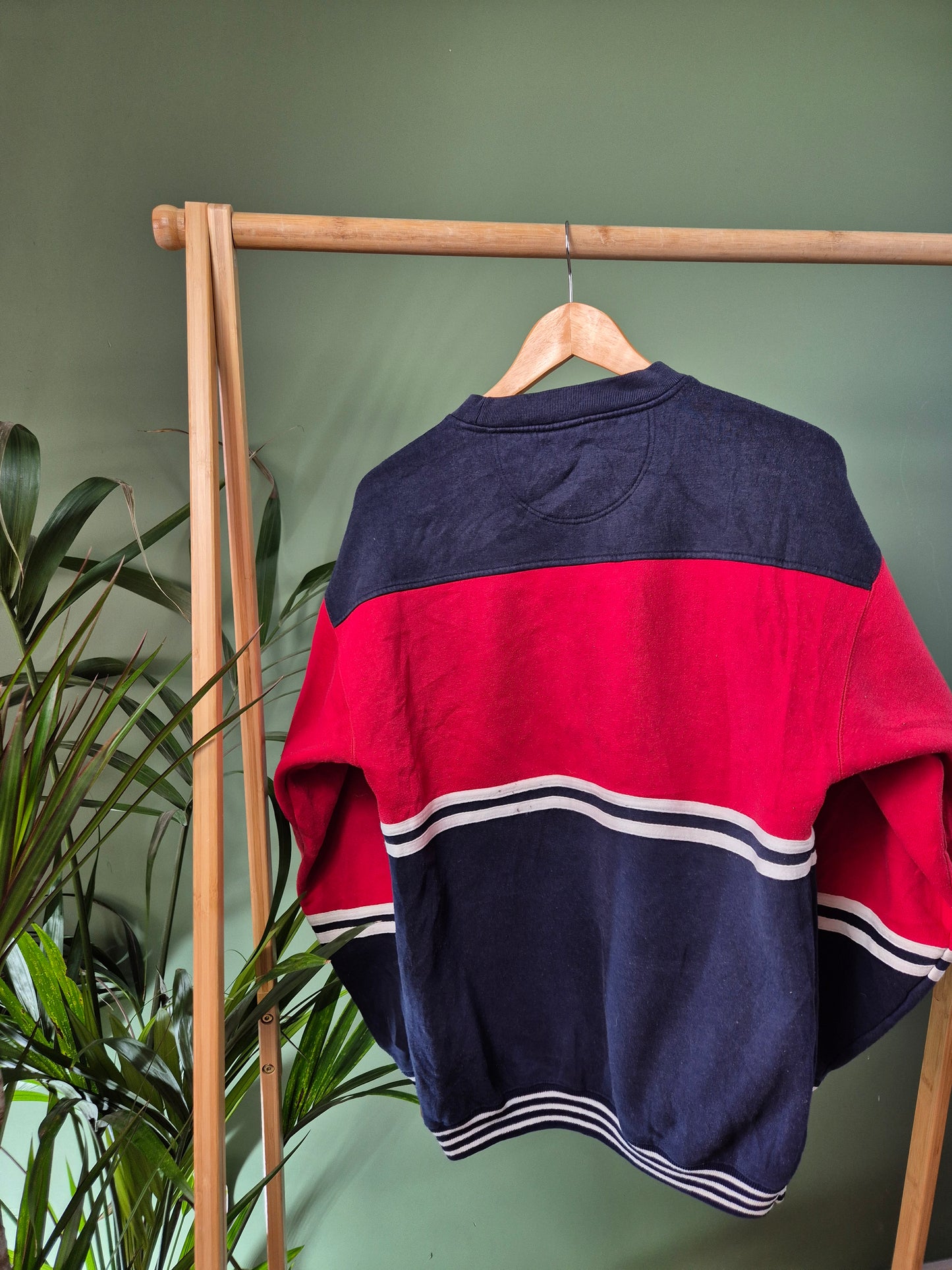 Disney Mickey Mouse sweater maat L