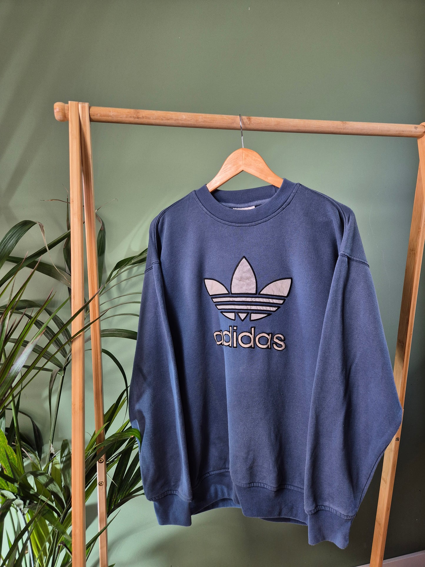 Adidas 80s front logo sweater maat M