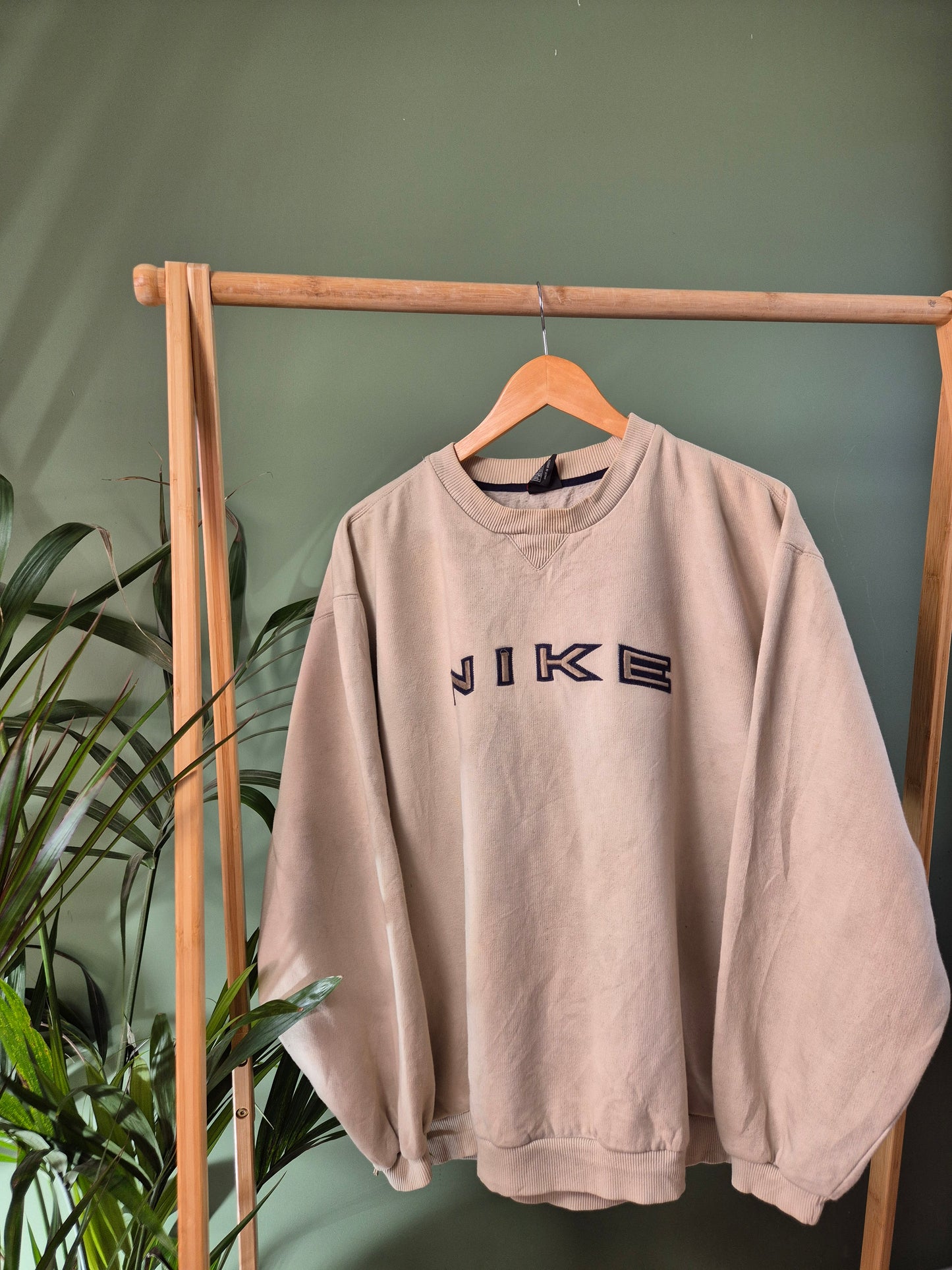 Nike spell out sweater maat L