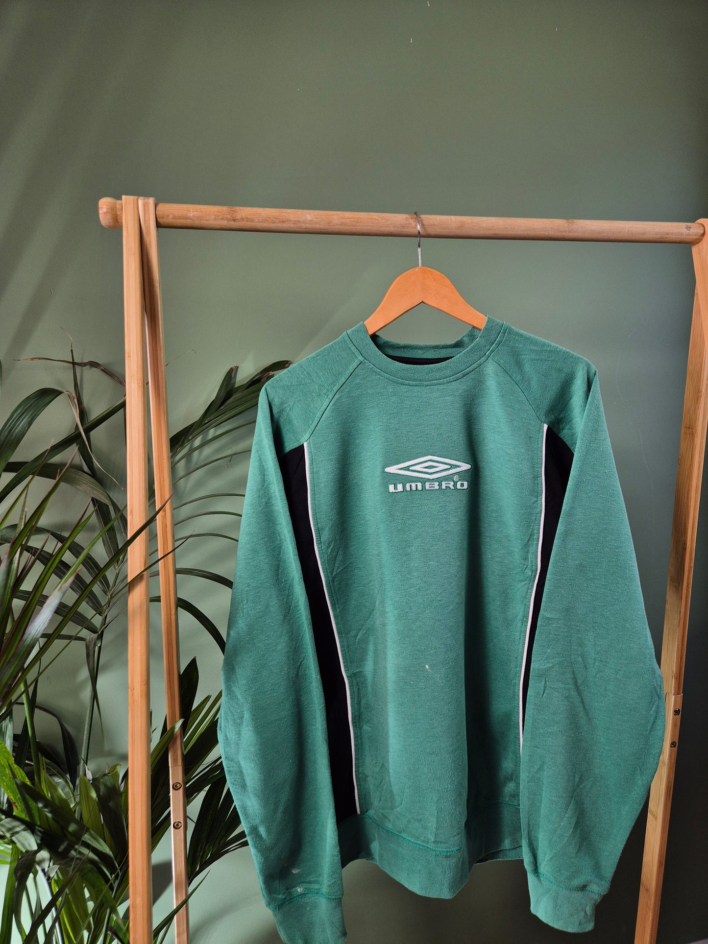 Umbro front logo sweater maat L