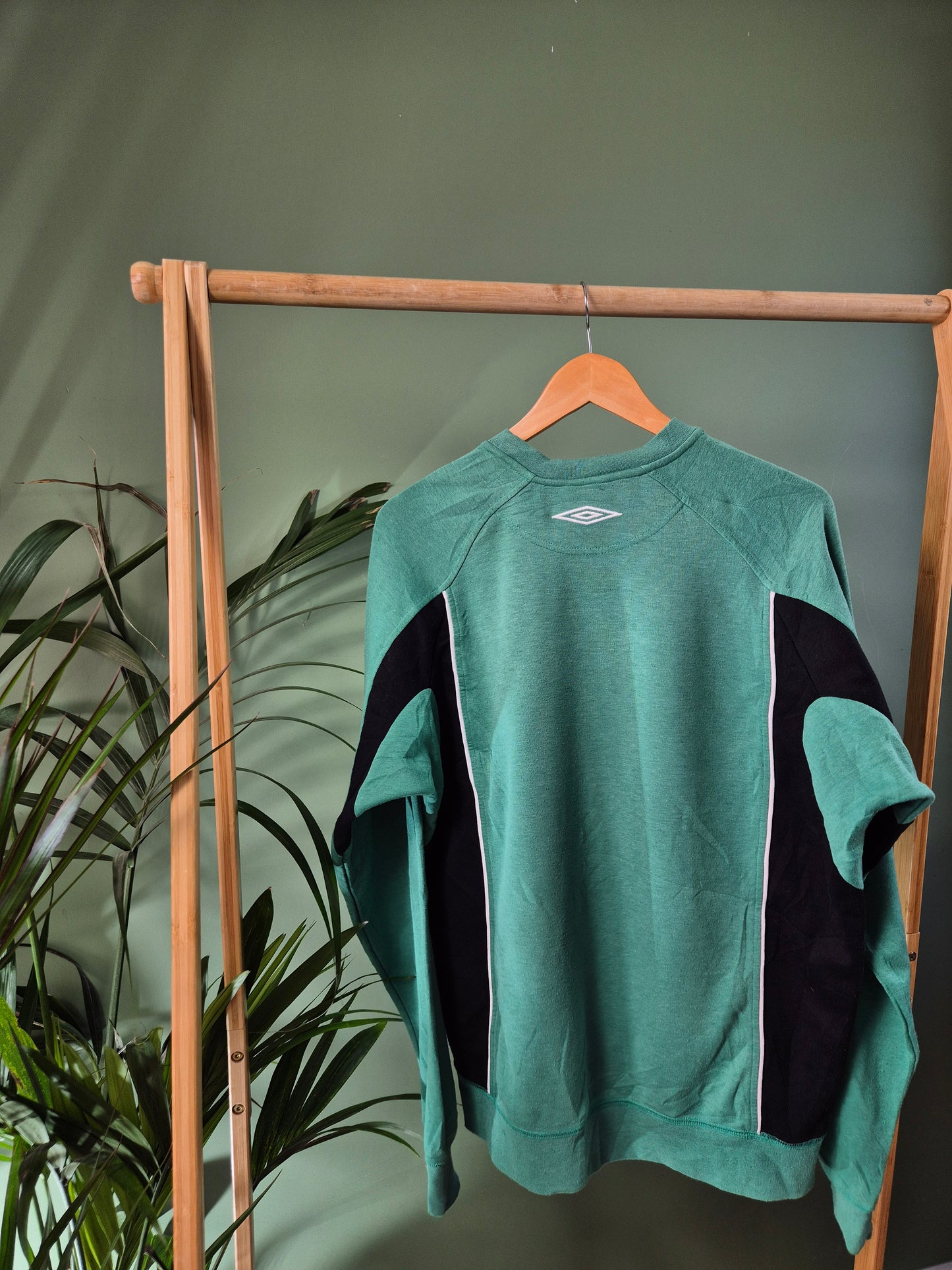 Umbro front logo sweater maat L