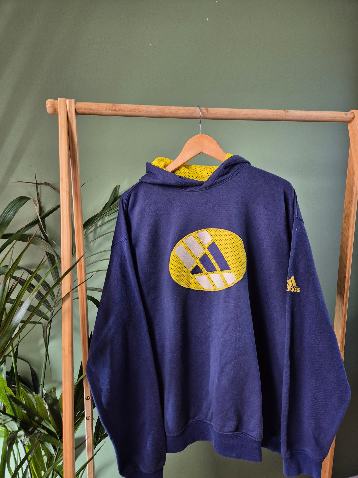 Adidas 90s front logo hoodie maat L