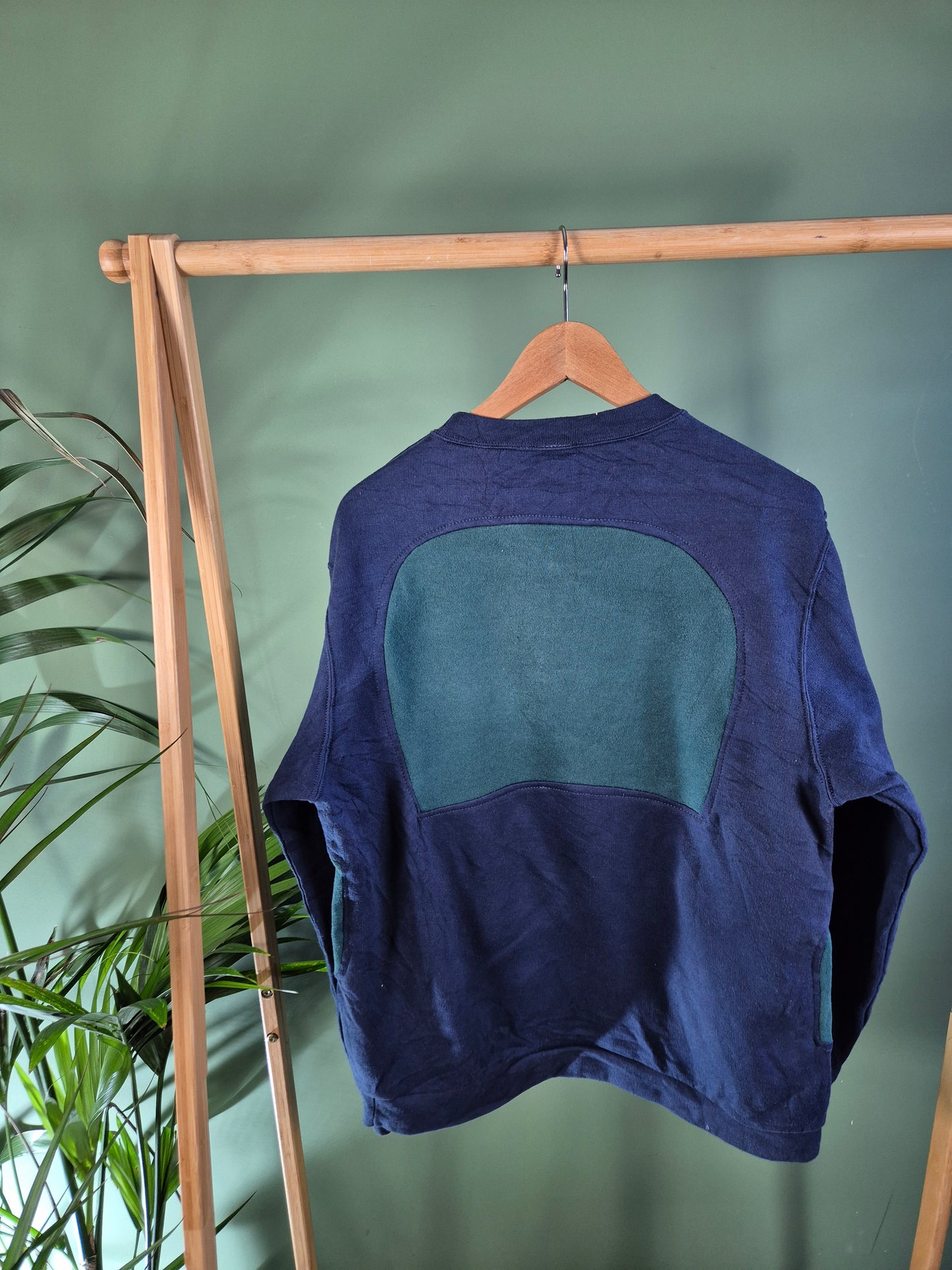 Nike 90s spell out rework sweater maat L