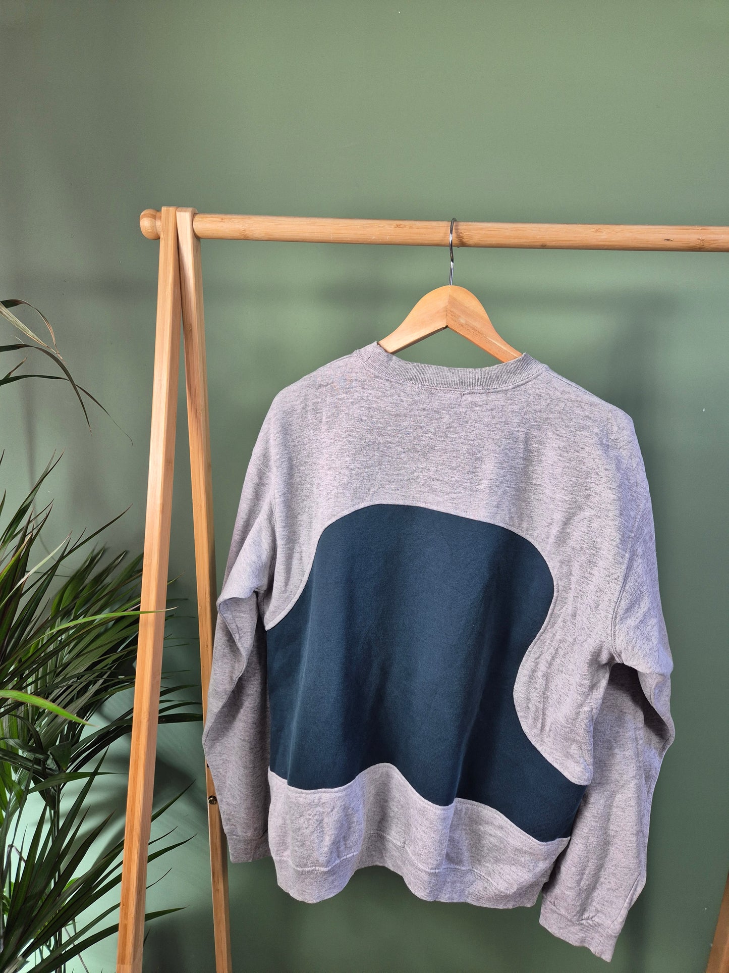 Carhartt rework sweater maat L