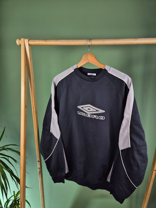 Umbro 90s Front Logo Sweater Heren | Grijs | Maat M
