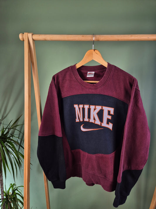 Nike 90s Spell Out Rework Sweater Dames | Rood | Maat S