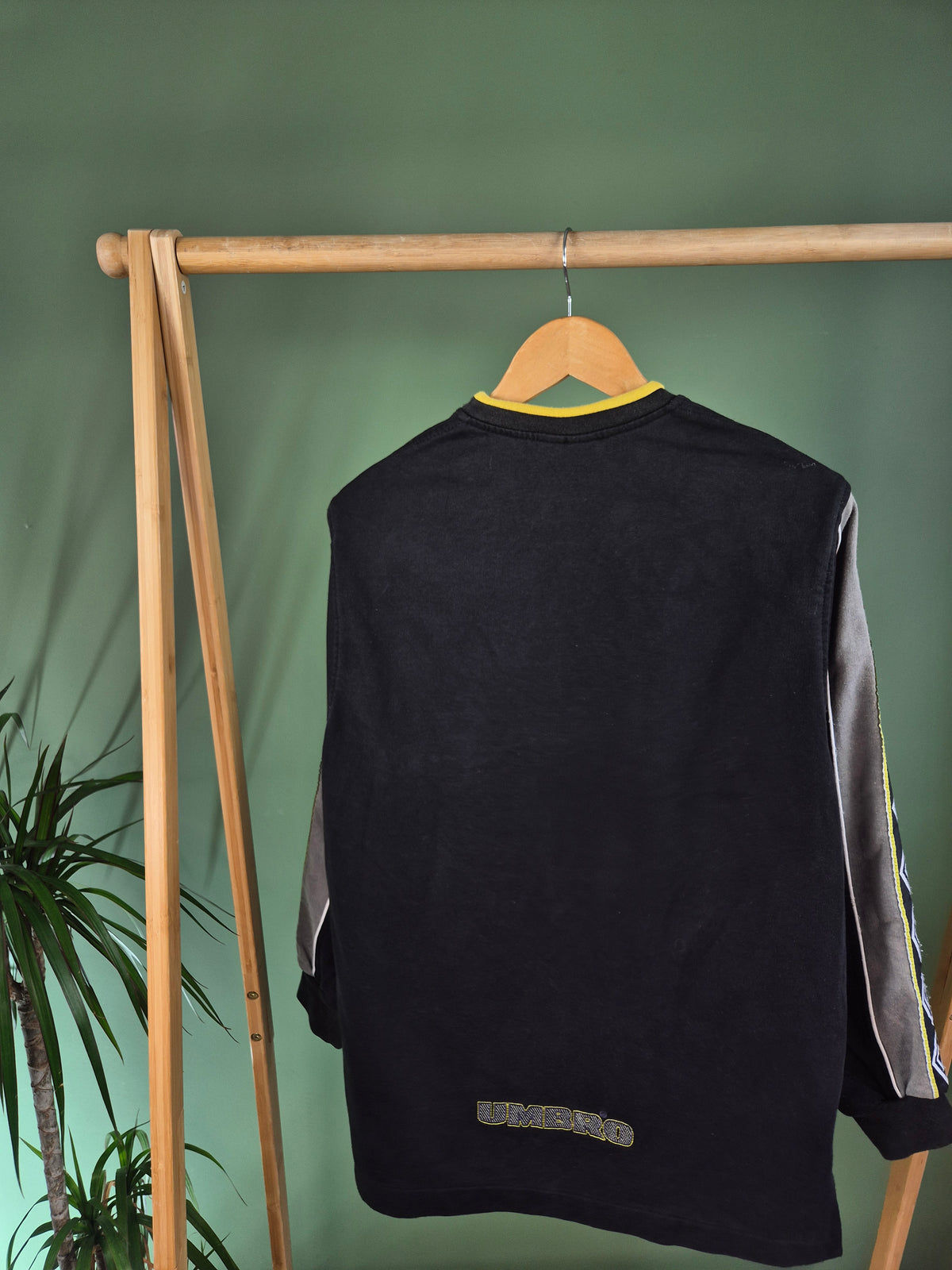 Umbro 90s Front Logo Sweater Heren | Zwart | Maat M