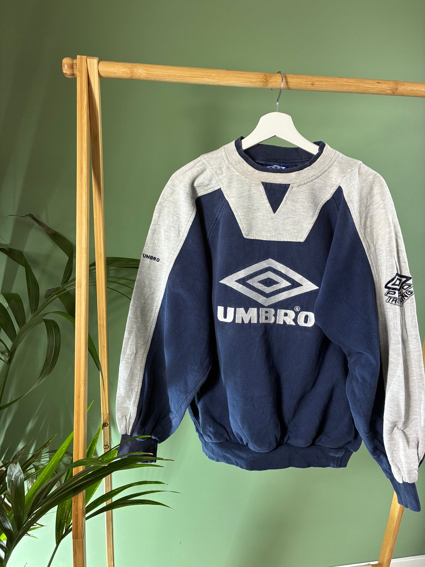 Umbro 90s logo sweater maat L