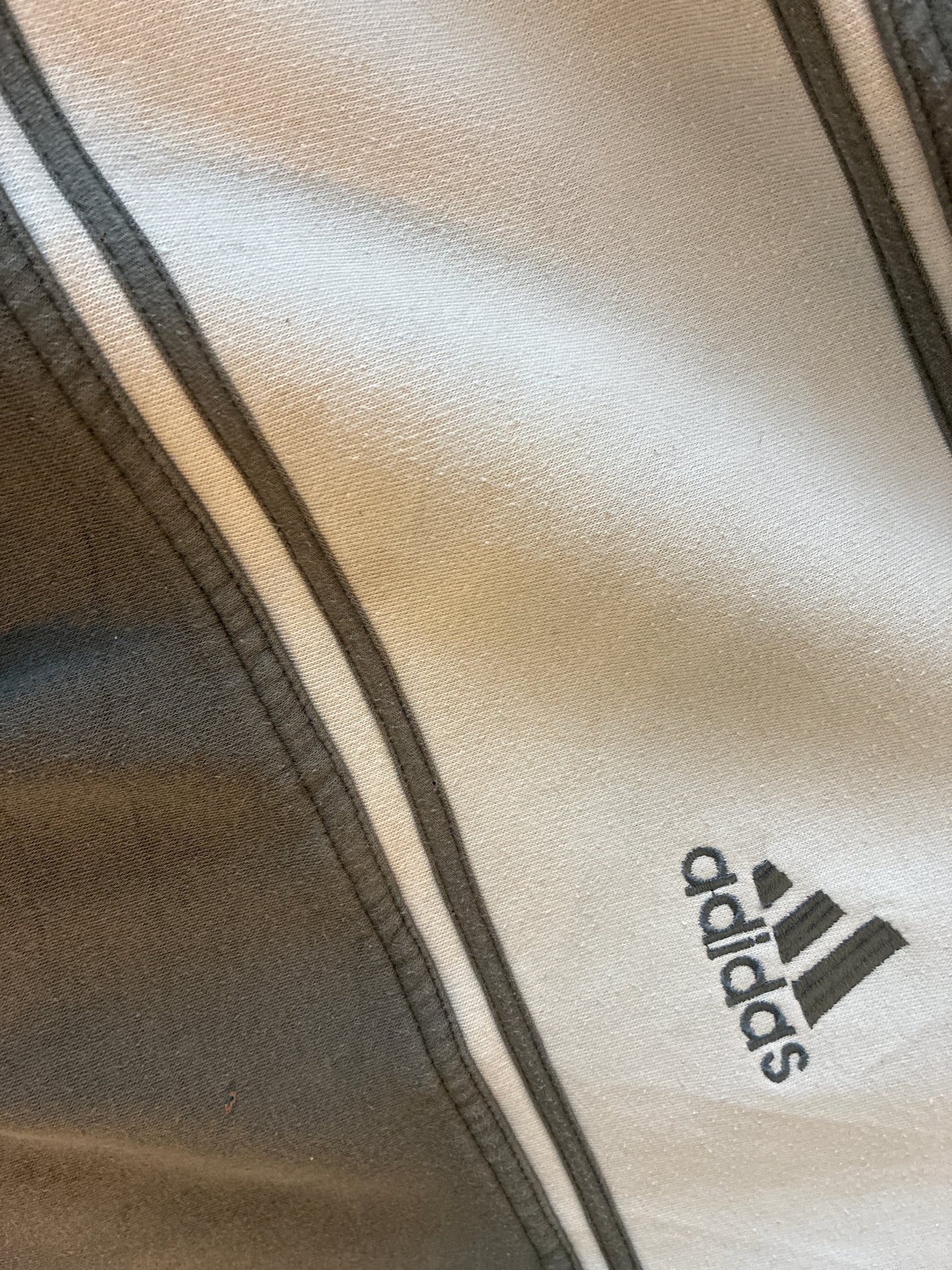 Adidas 90s chest logo sweater maat L