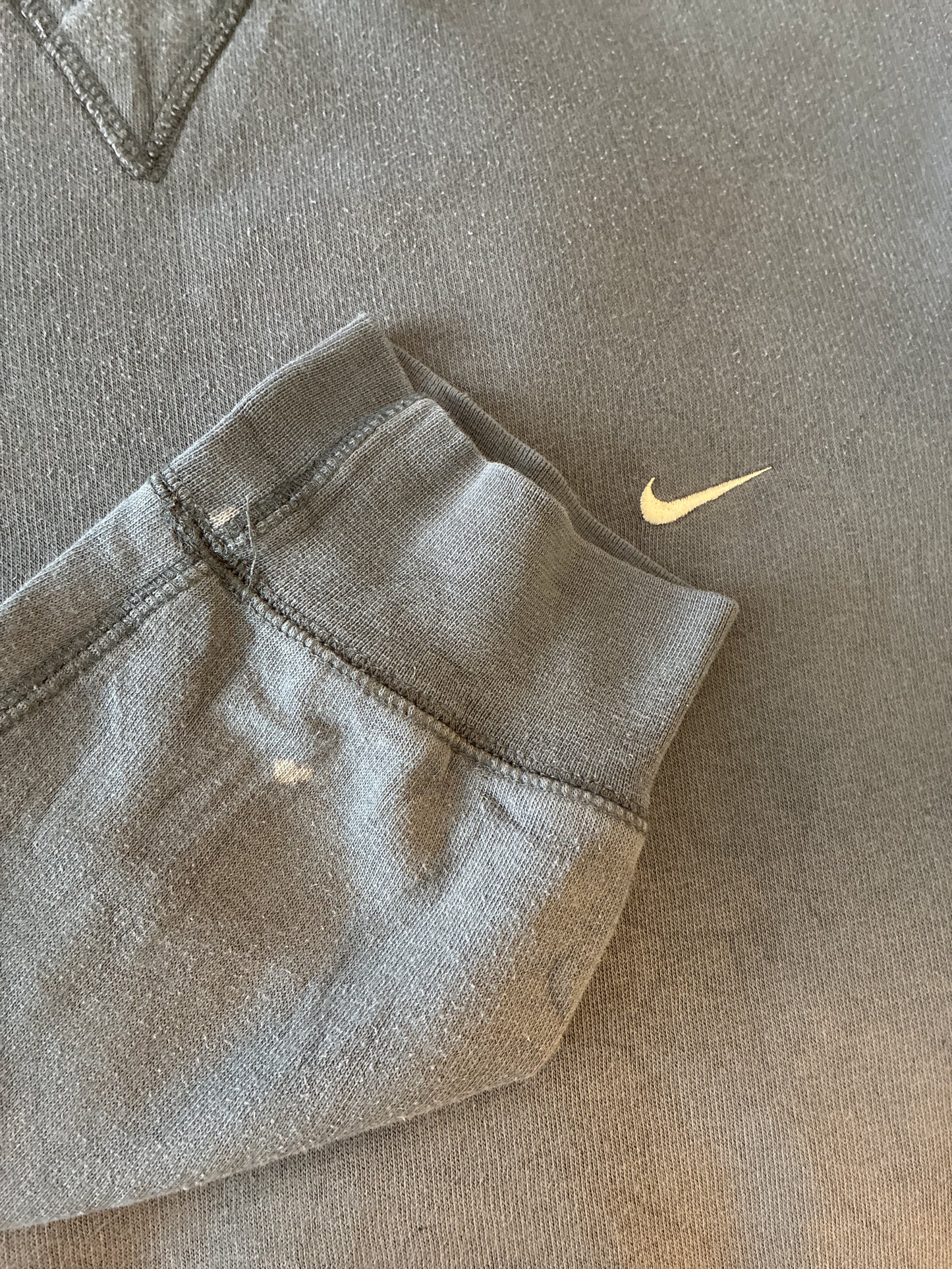 Nike chest swoosh sweater maat L