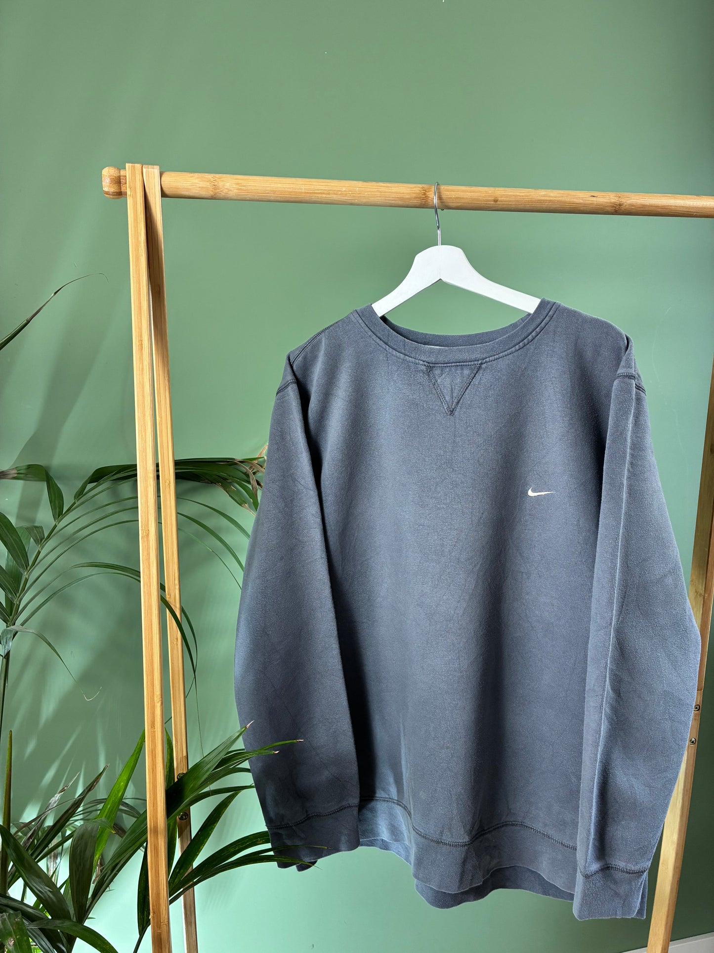 Nike chest swoosh sweater maat L