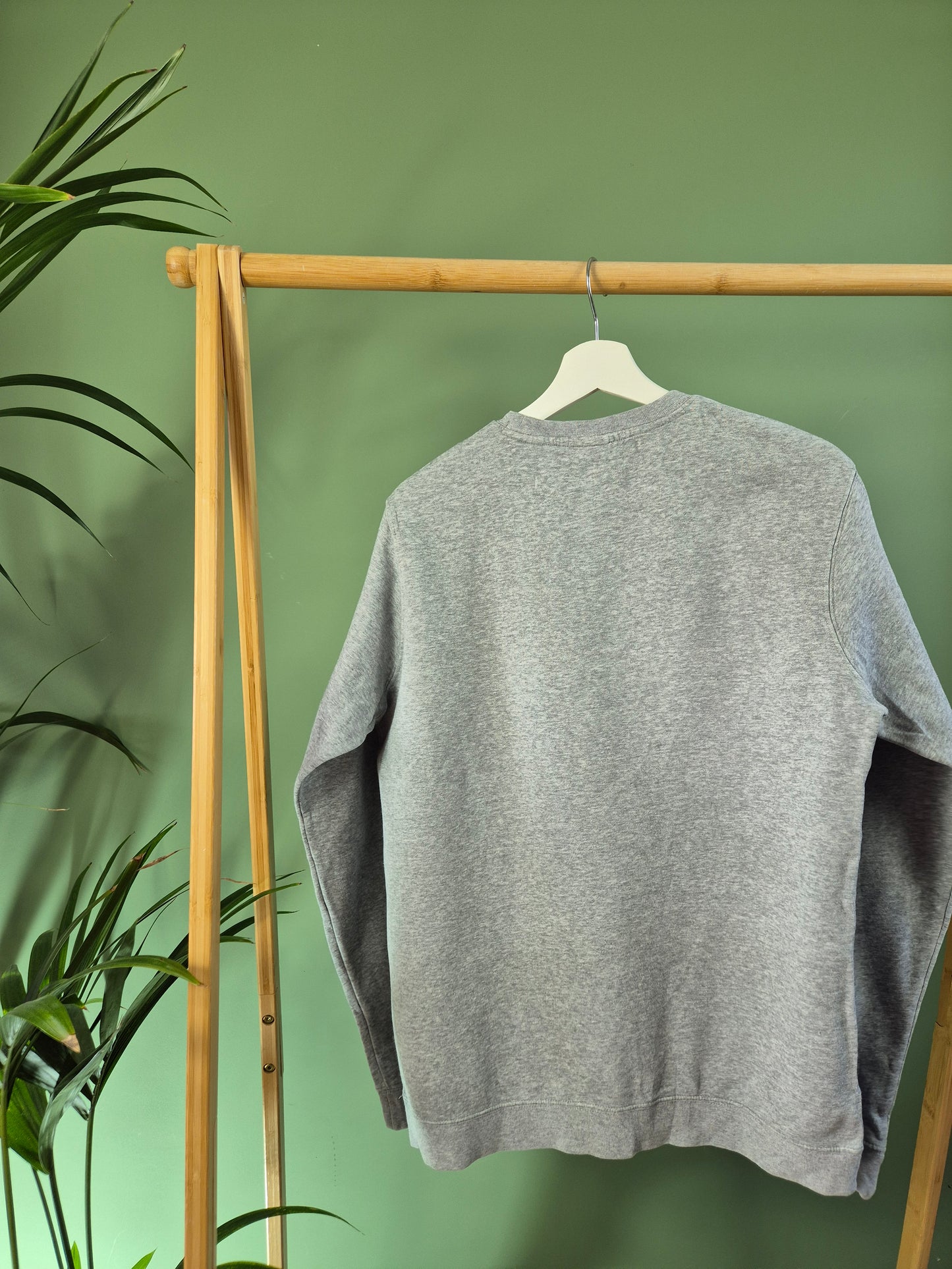 Nike chest swoosh sweater maat M