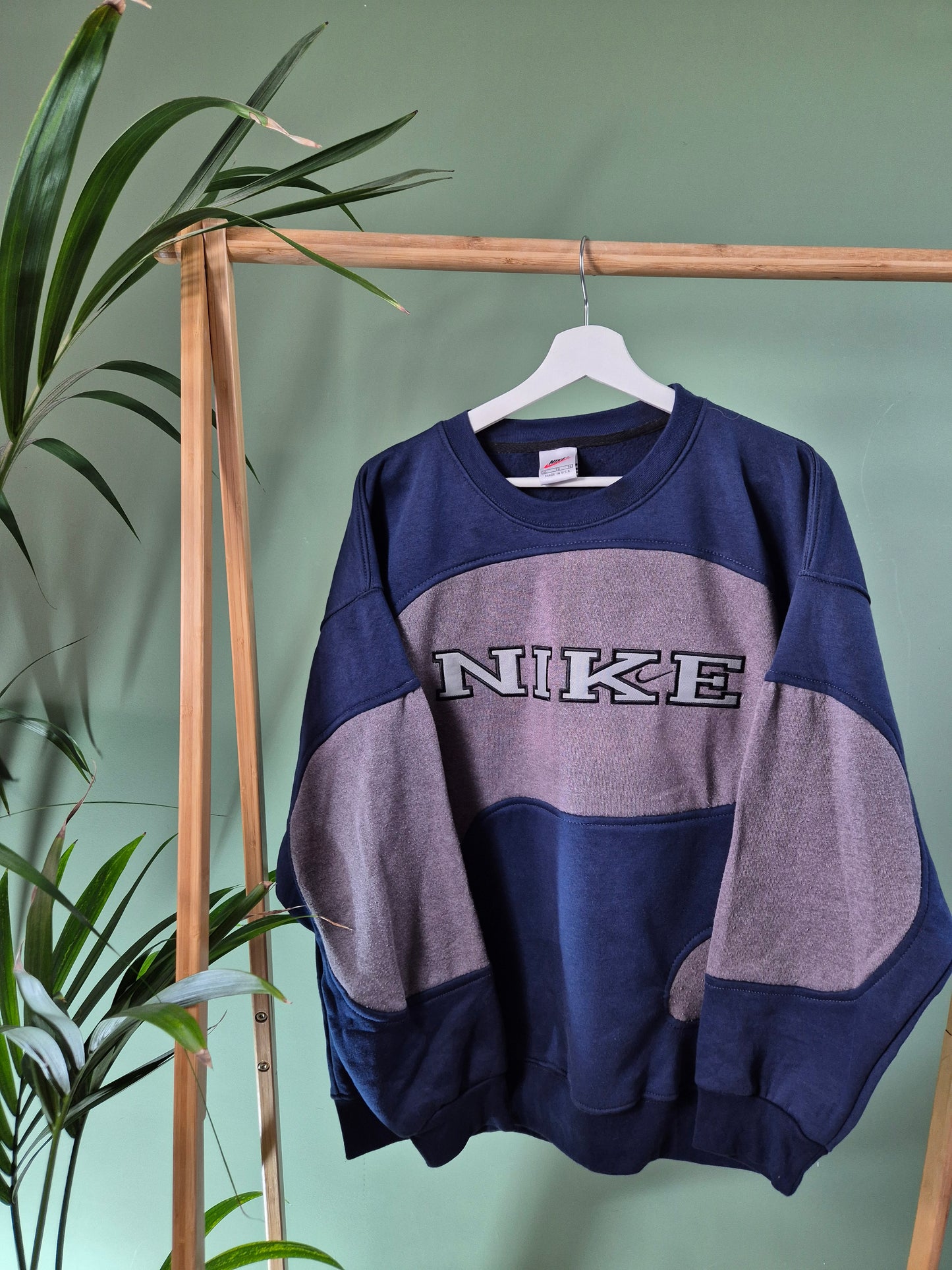 Nike 90s spell out rework sweater maat XL