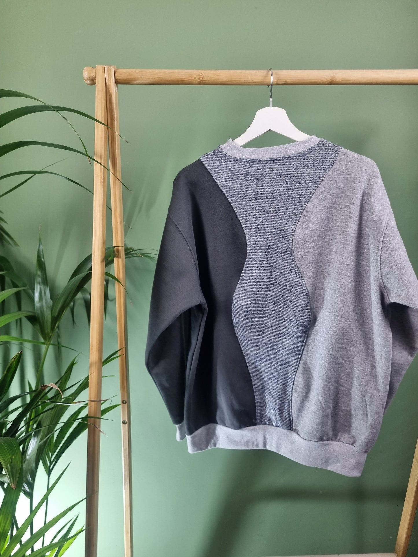 Nike chest swoosh rework sweater maat M