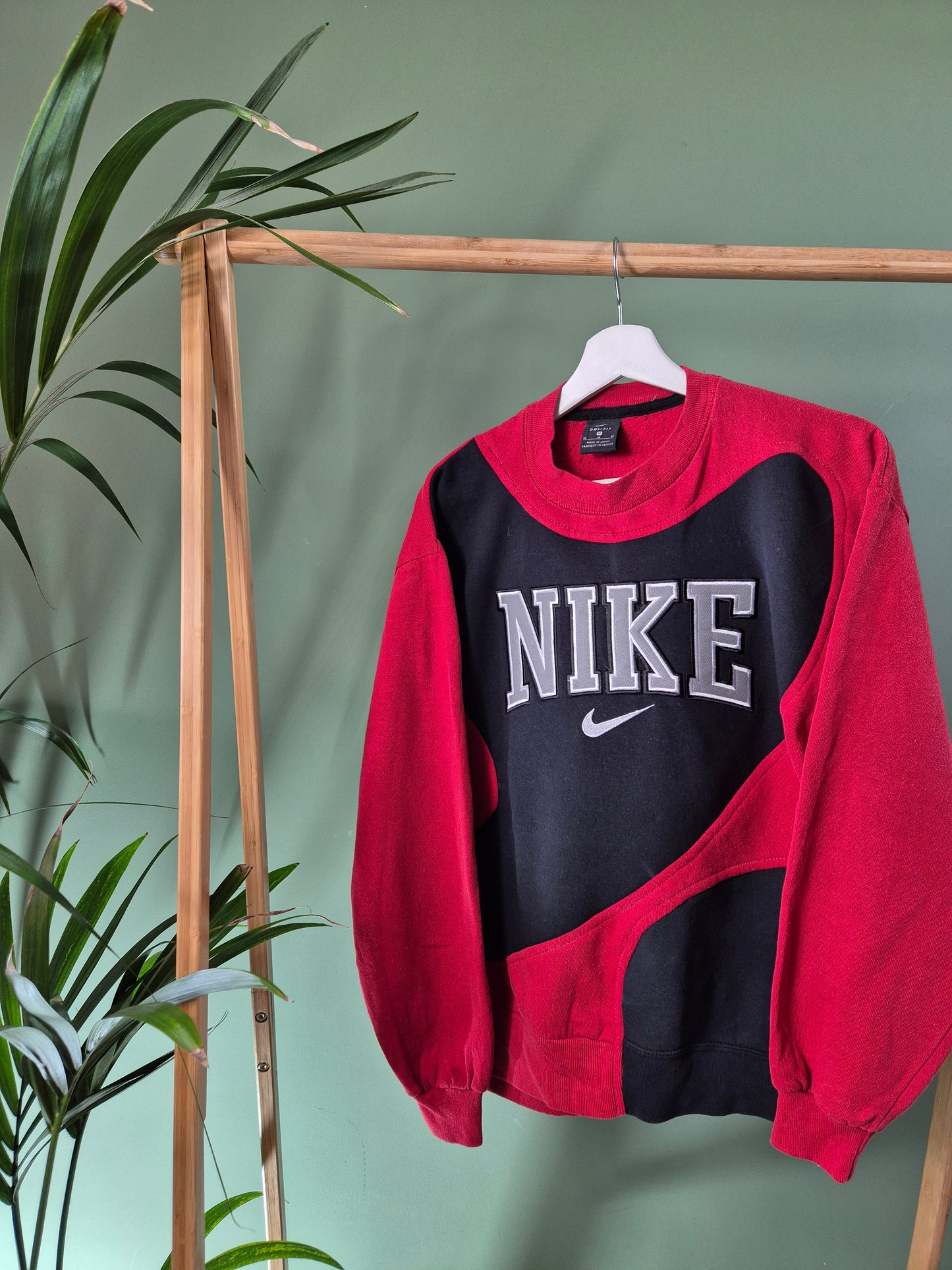 Nike spell out rework sweater maat S