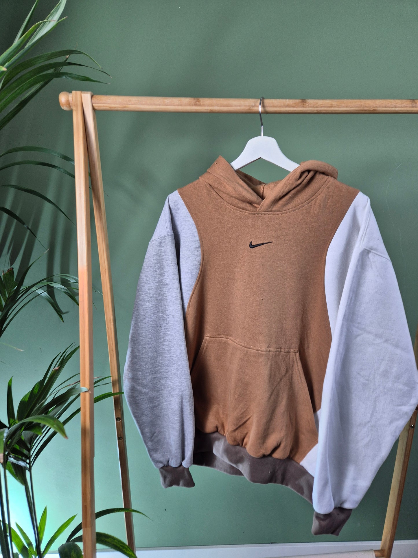 Nike center swoosh rework hoodie maat L