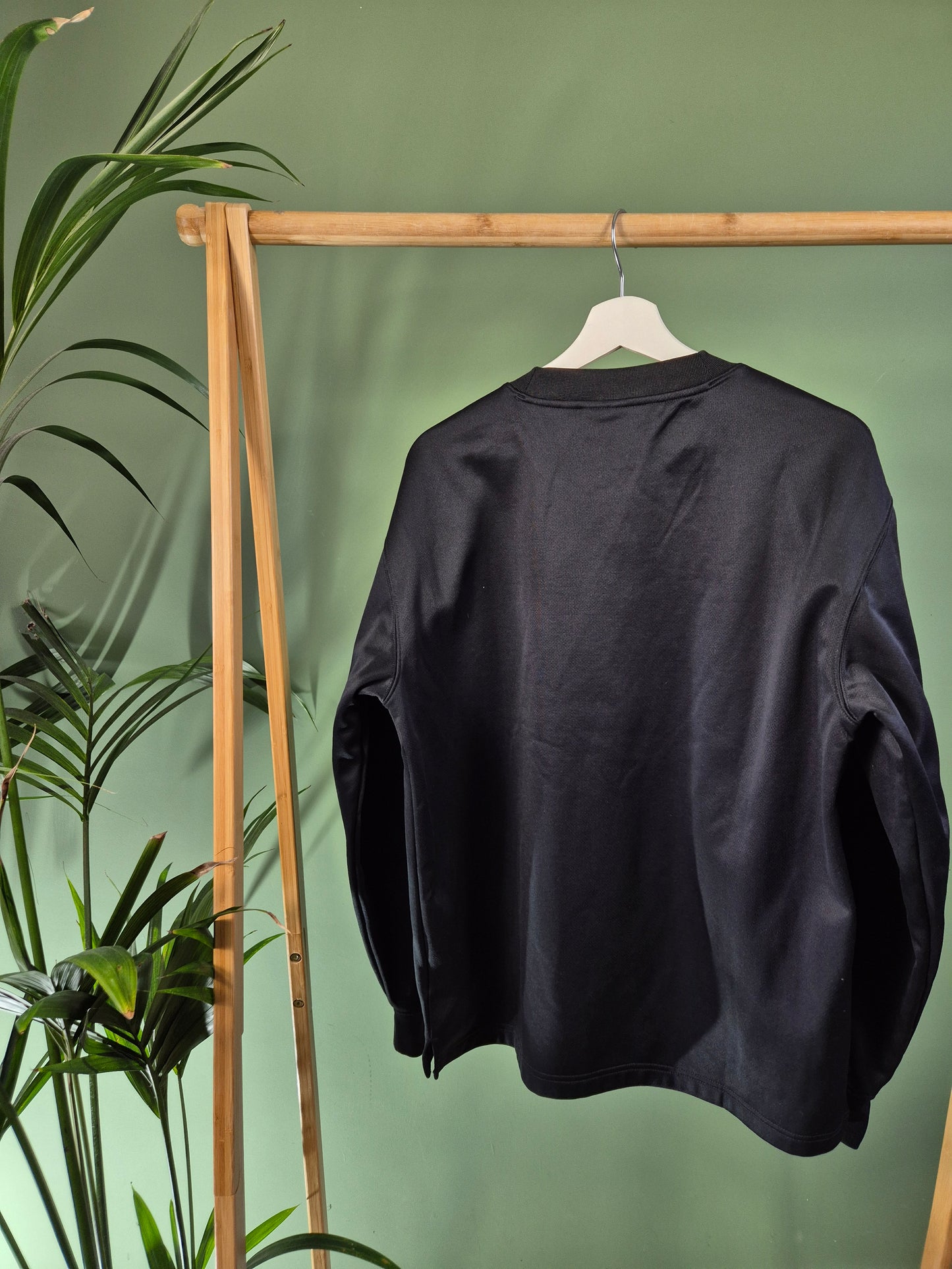 Adidas front logo sweater maat L