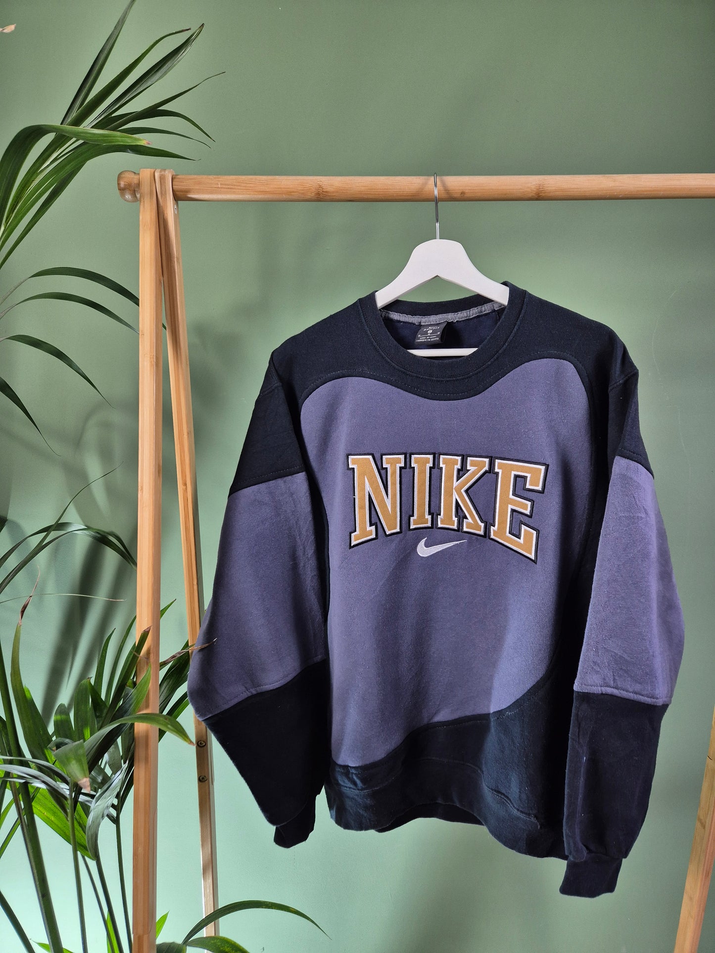 Nike 90s spell out rework sweater maat M
