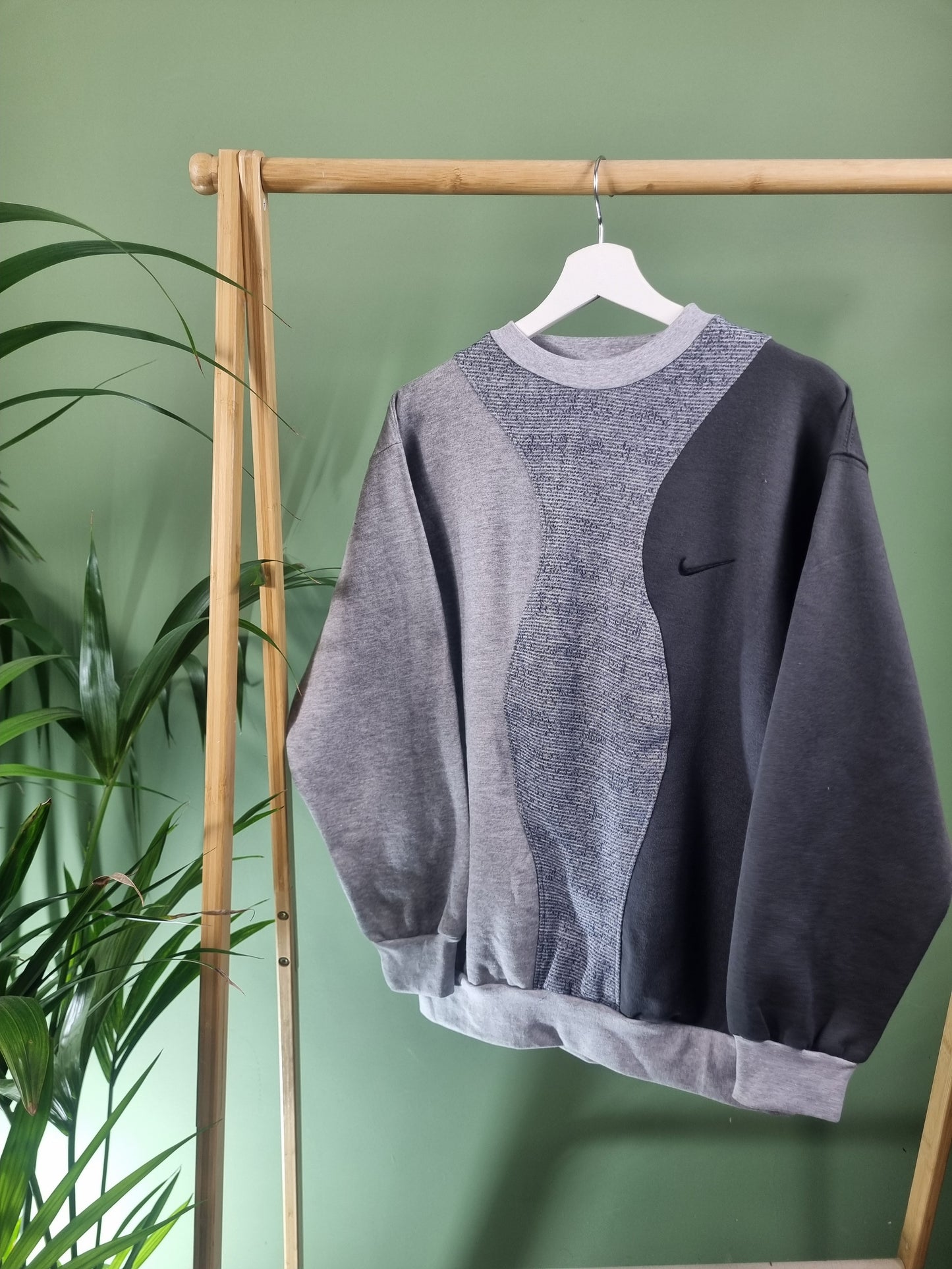 Nike chest swoosh rework sweater maat M