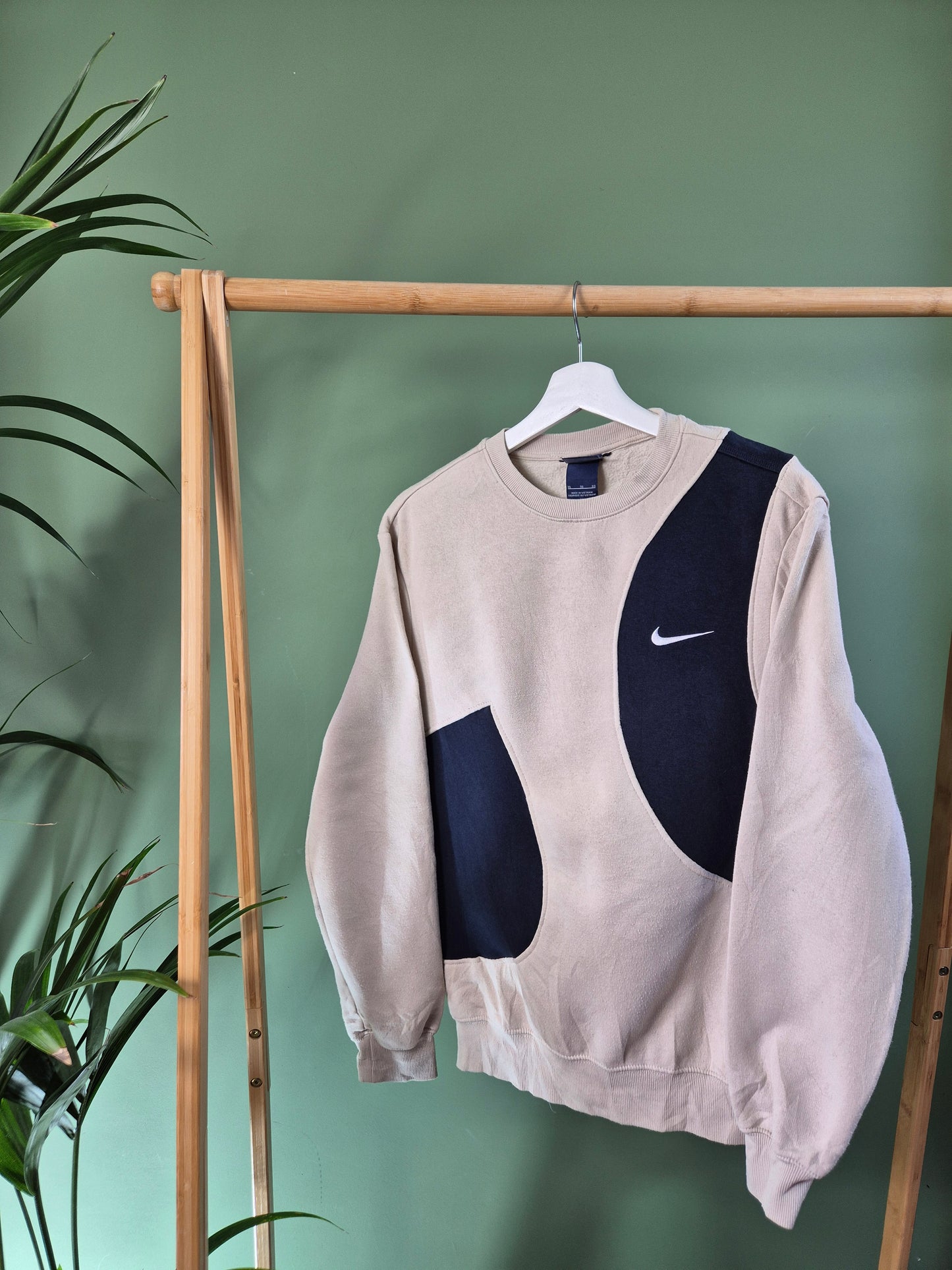 Nike chest swoosh reworked sweater maat S