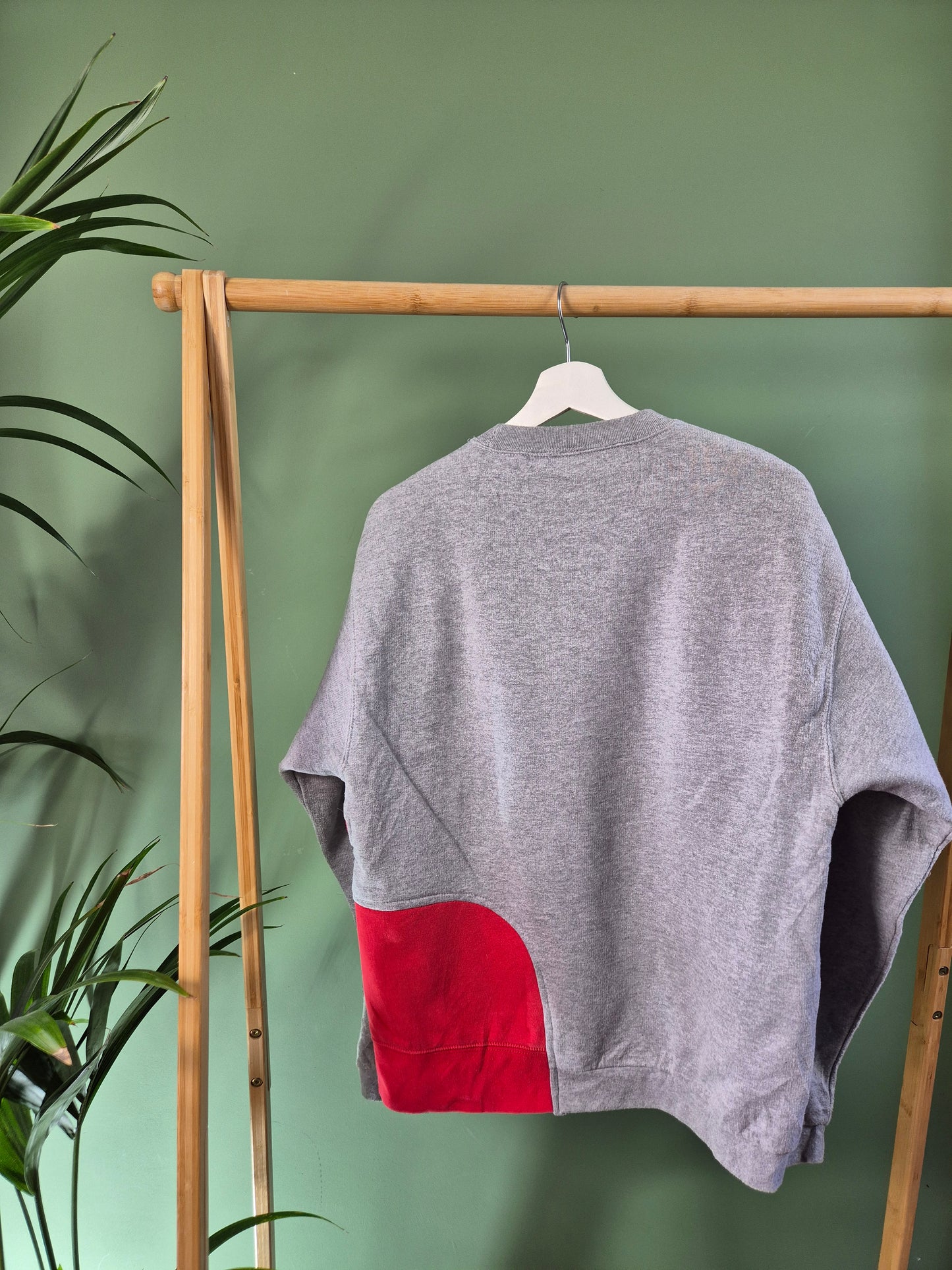 Nike 90s chest swoosh reworked sweater maat M