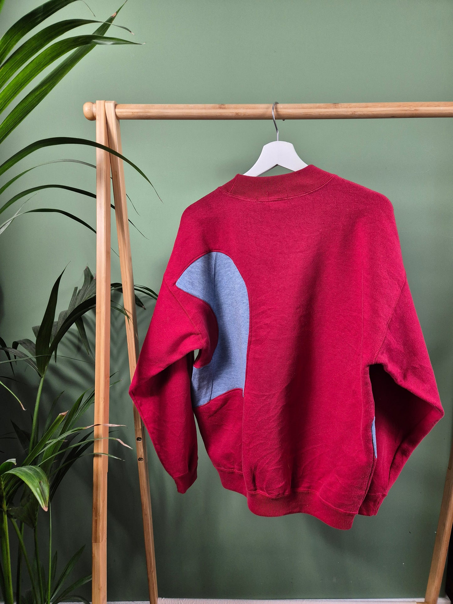 Nike chest logo rework sweater maat L