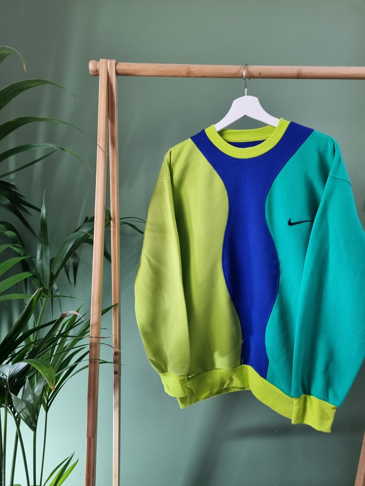 Nike chest swoosh rework sweater maat M
