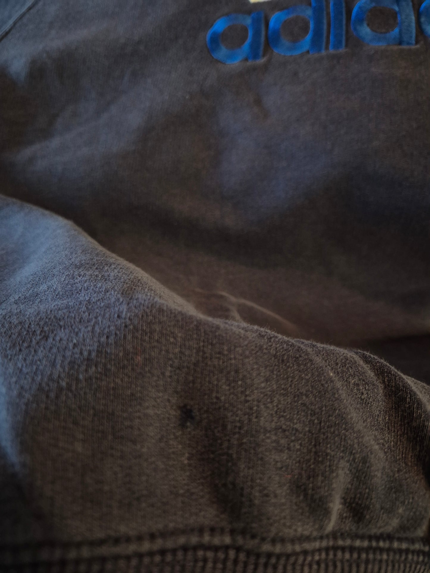 Adidas 90s front logo sweater maat L