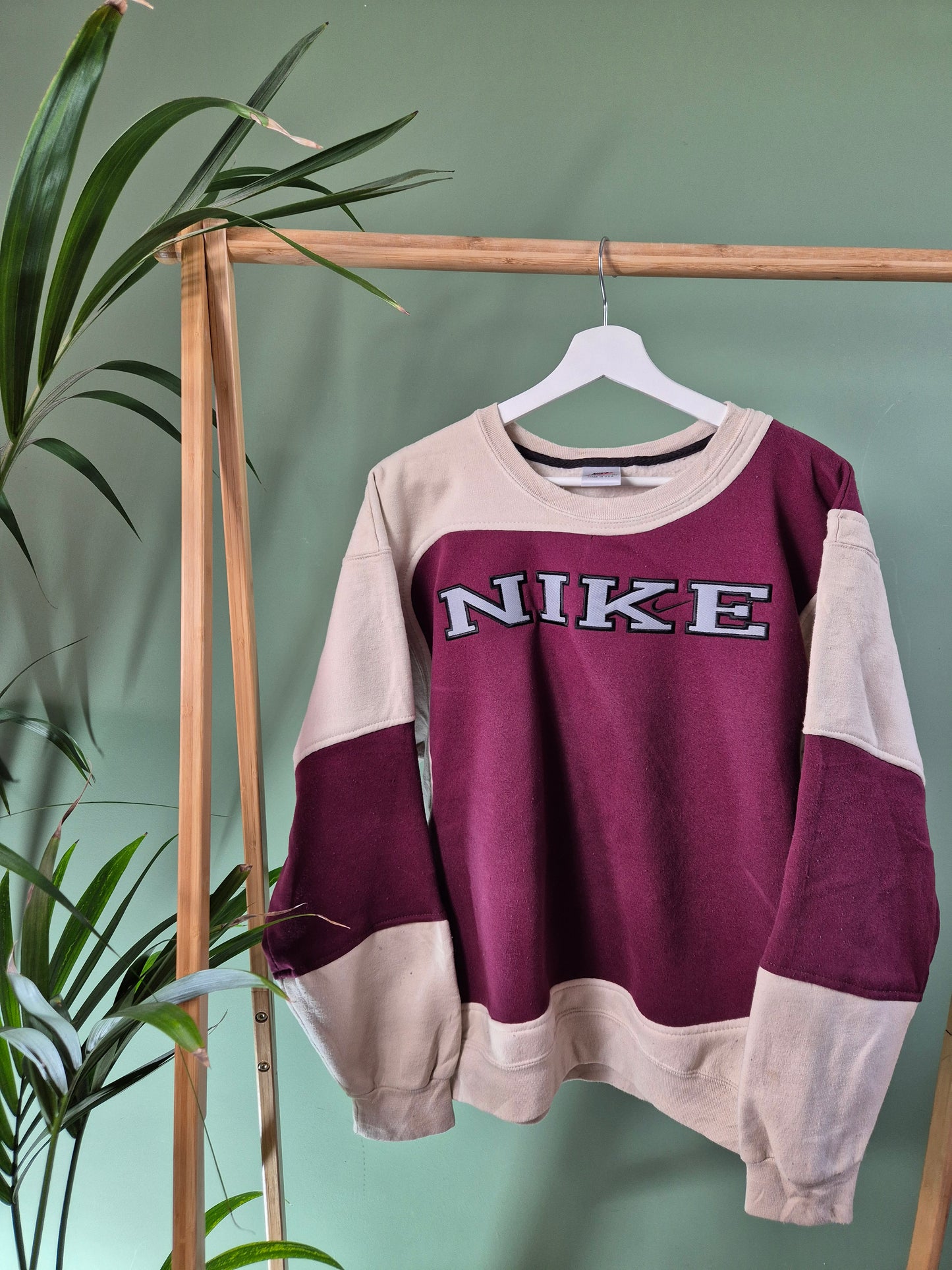 Nike 90s spell out rework sweater maat M