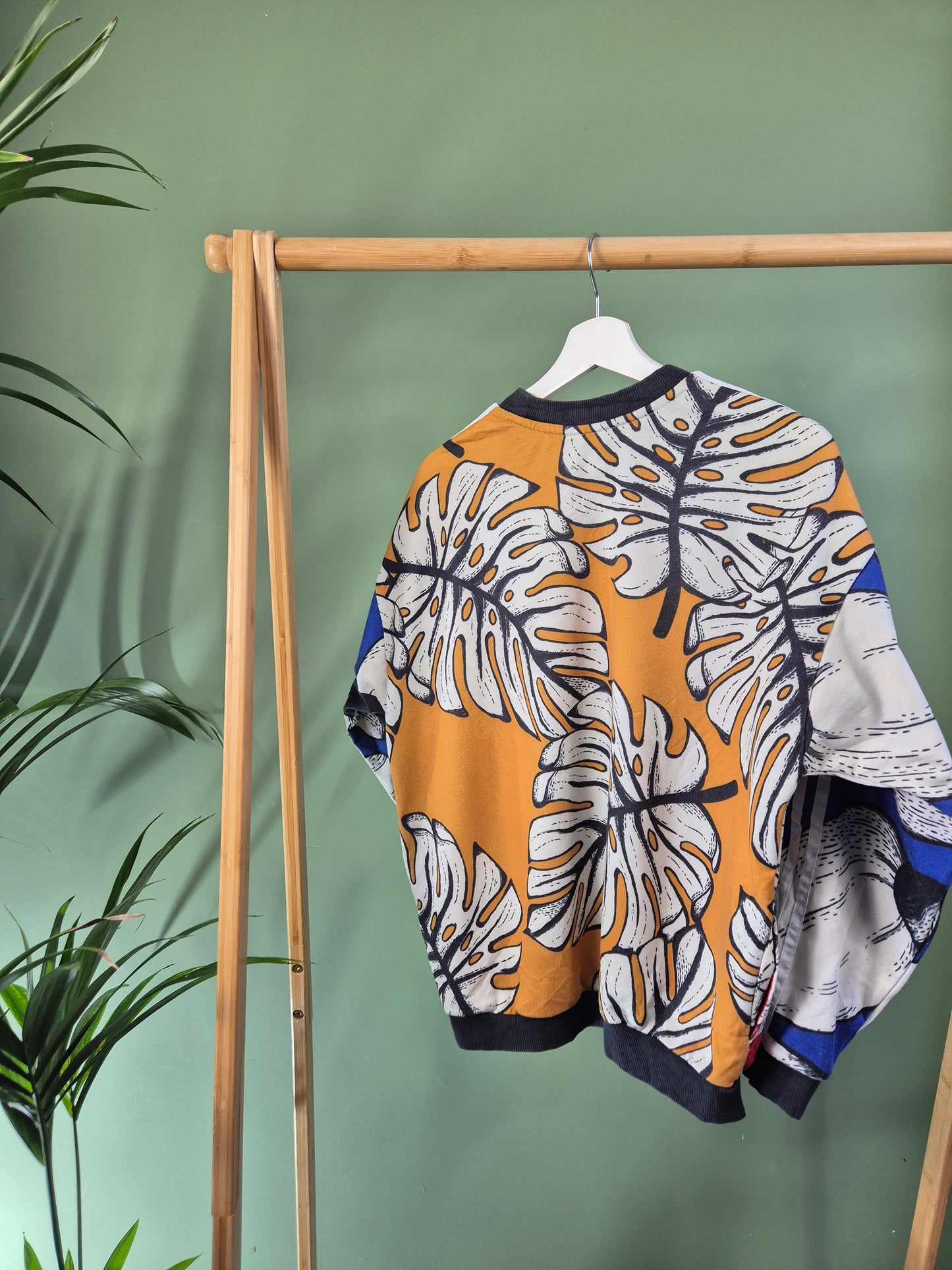 Adidas all over pineapple sweater print maat S