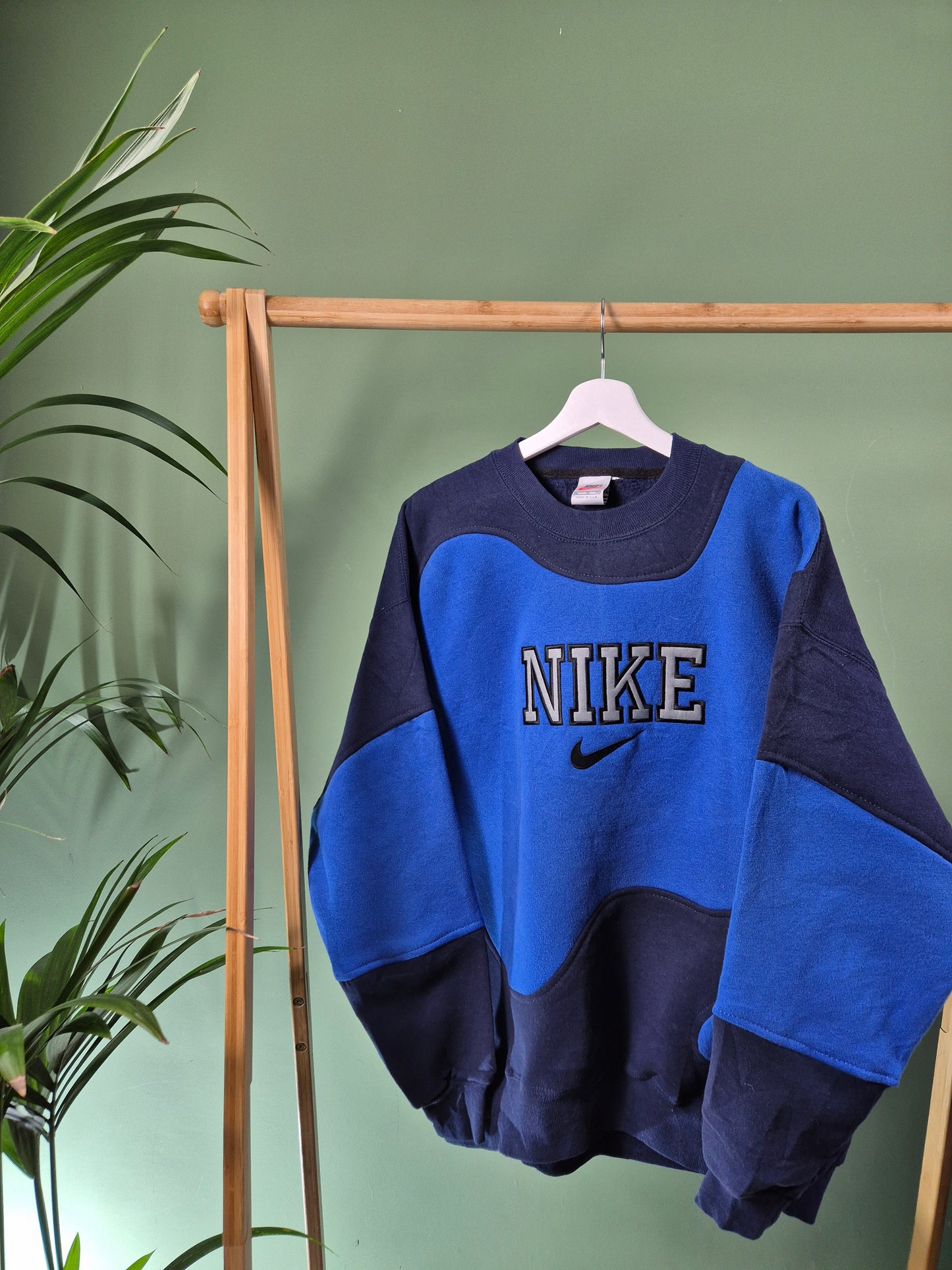 Nike 90s spell out rework sweater maat L