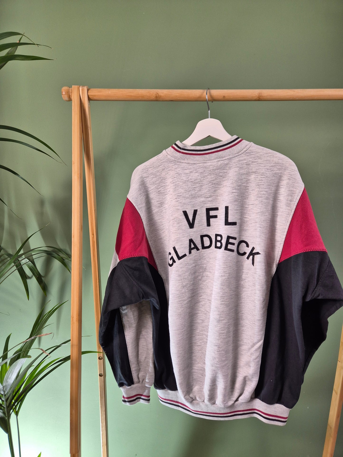 Adidas RARE sweater maat L