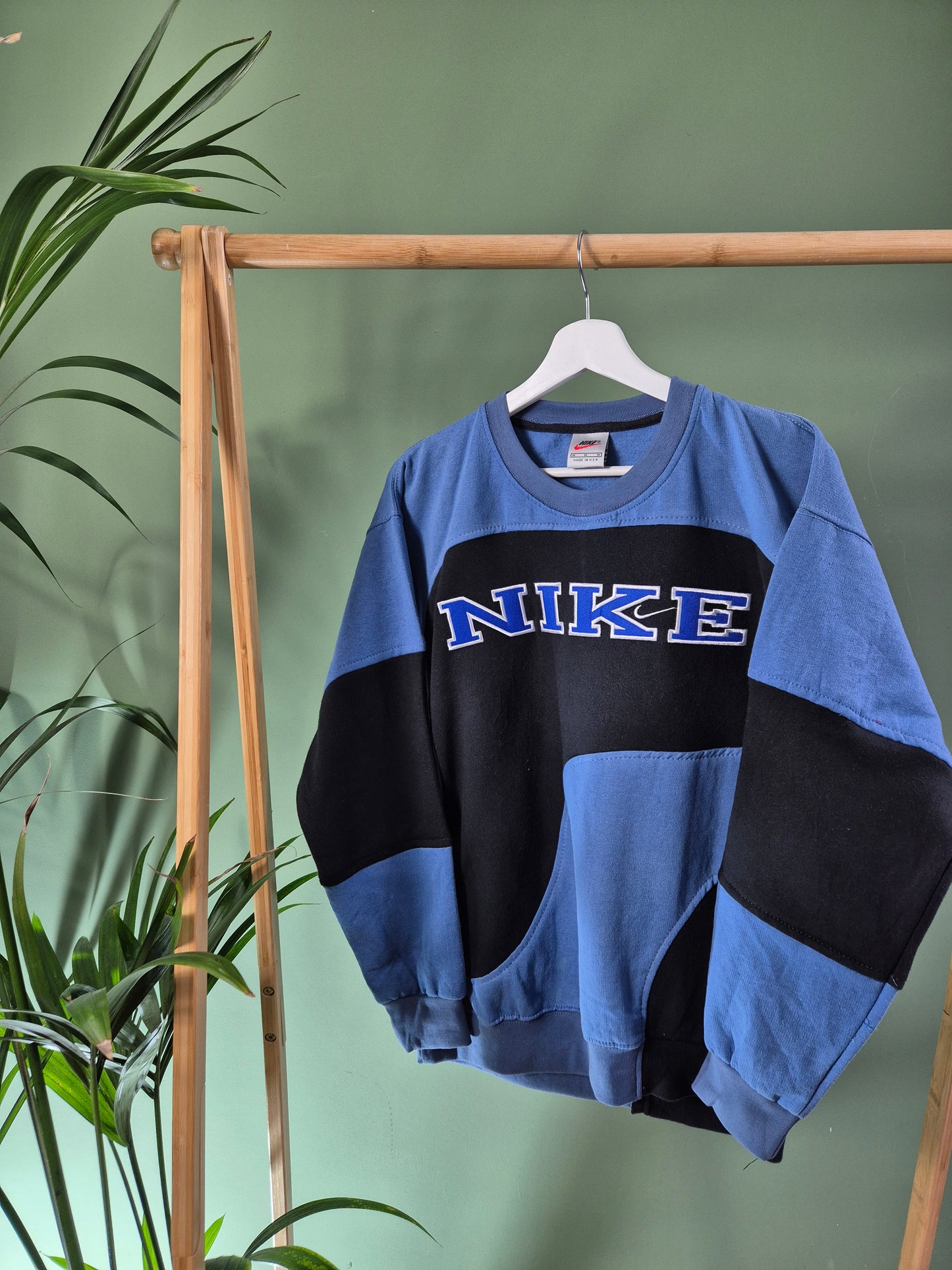 Nike 90s spell out rework sweater maat M