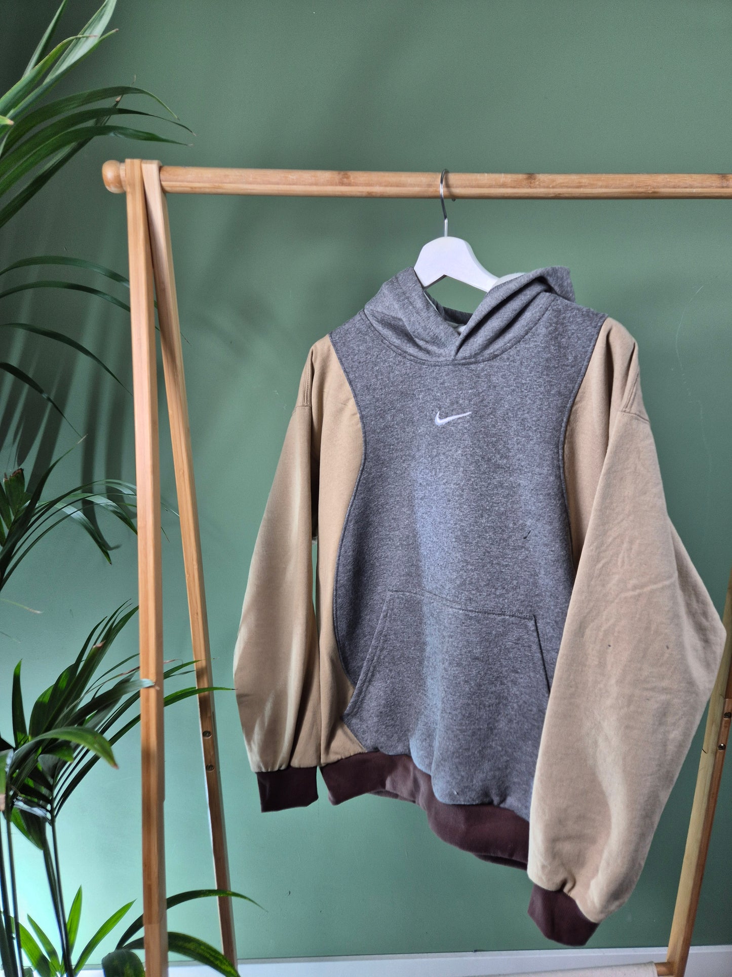 Nike center swoosh rework hoodie maat M