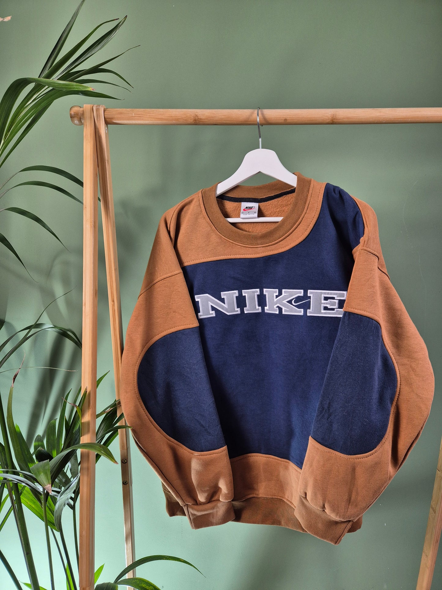 Nike 90s spell out rework sweater maat L