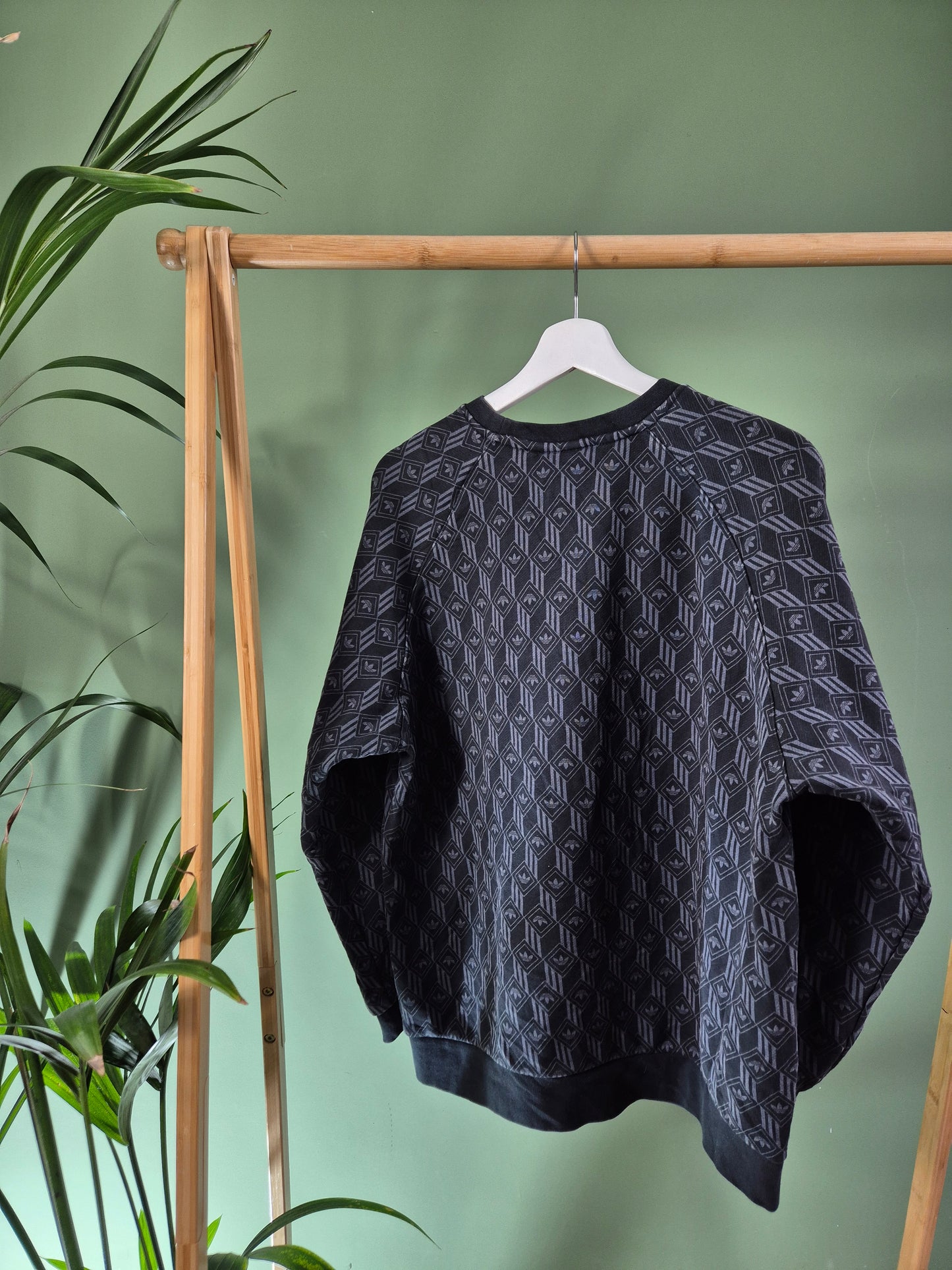 Adidas all over print maat L