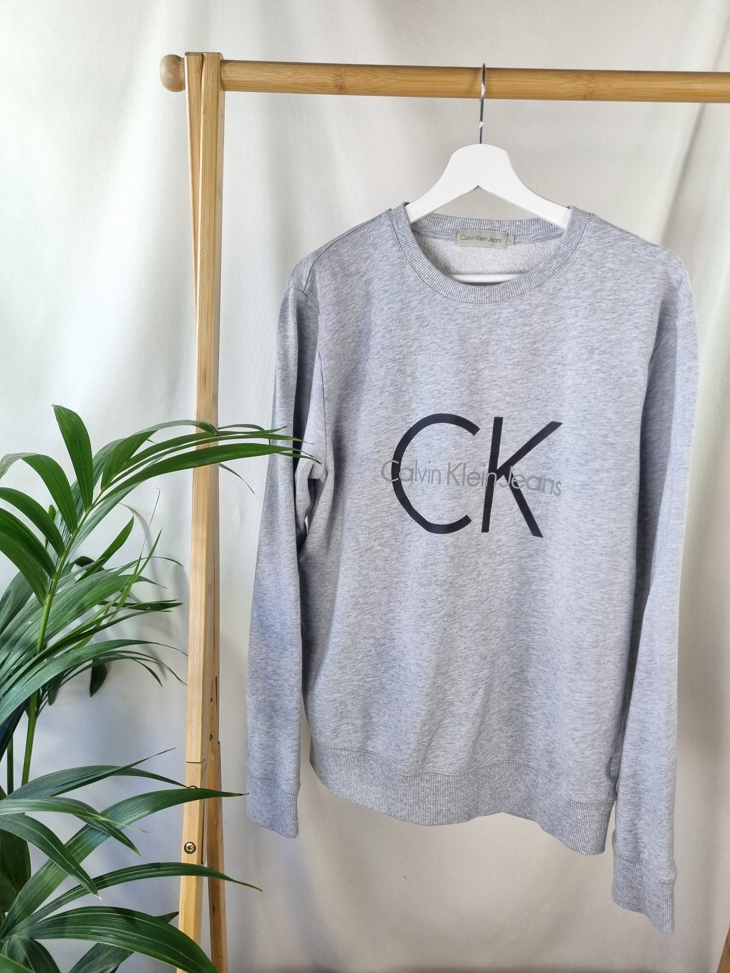 Calvin Klein front logo sweater maat L